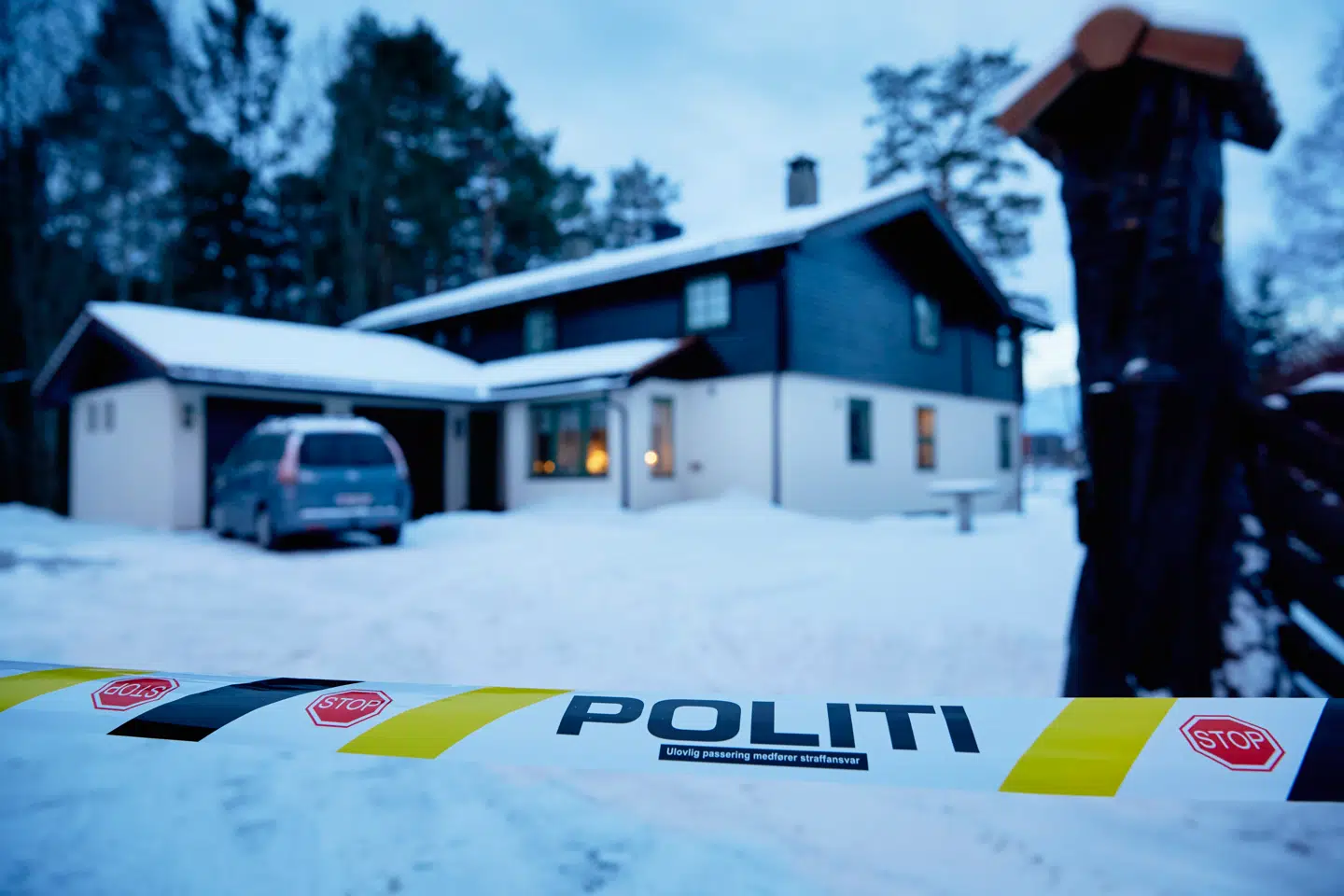 Der er i dag politiafspørring omkring hele familien Hagens hus.