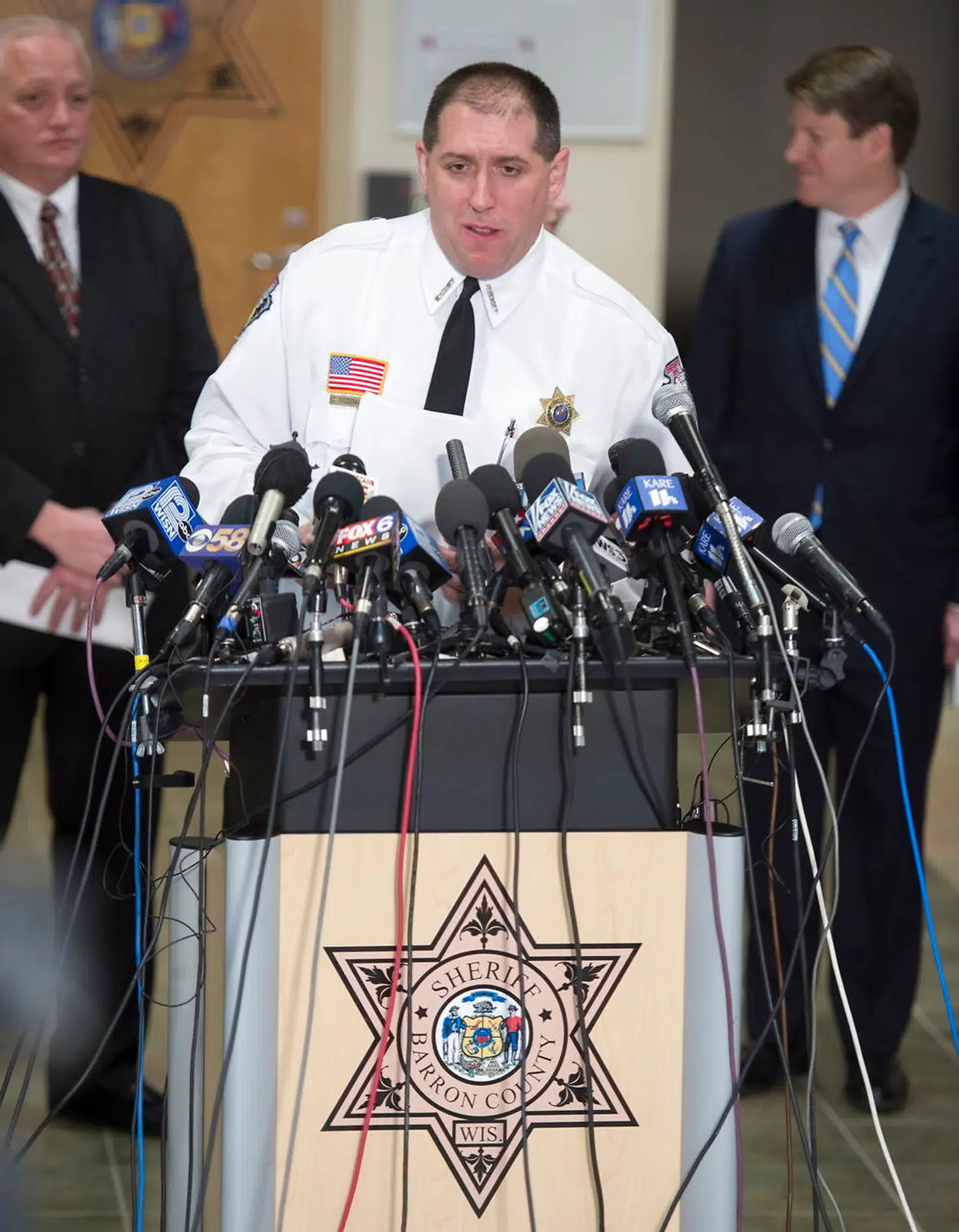 »Han er bevidst gået efter pigen,« fortalte sherif Chris Fitzgerald på et pressemøde fredag, efter 21-årige Jake Thomas Patterson er blevet anholdt og sigtet for at kidnappe 13-årige Jayme Closs og dræbe hendes forældre.