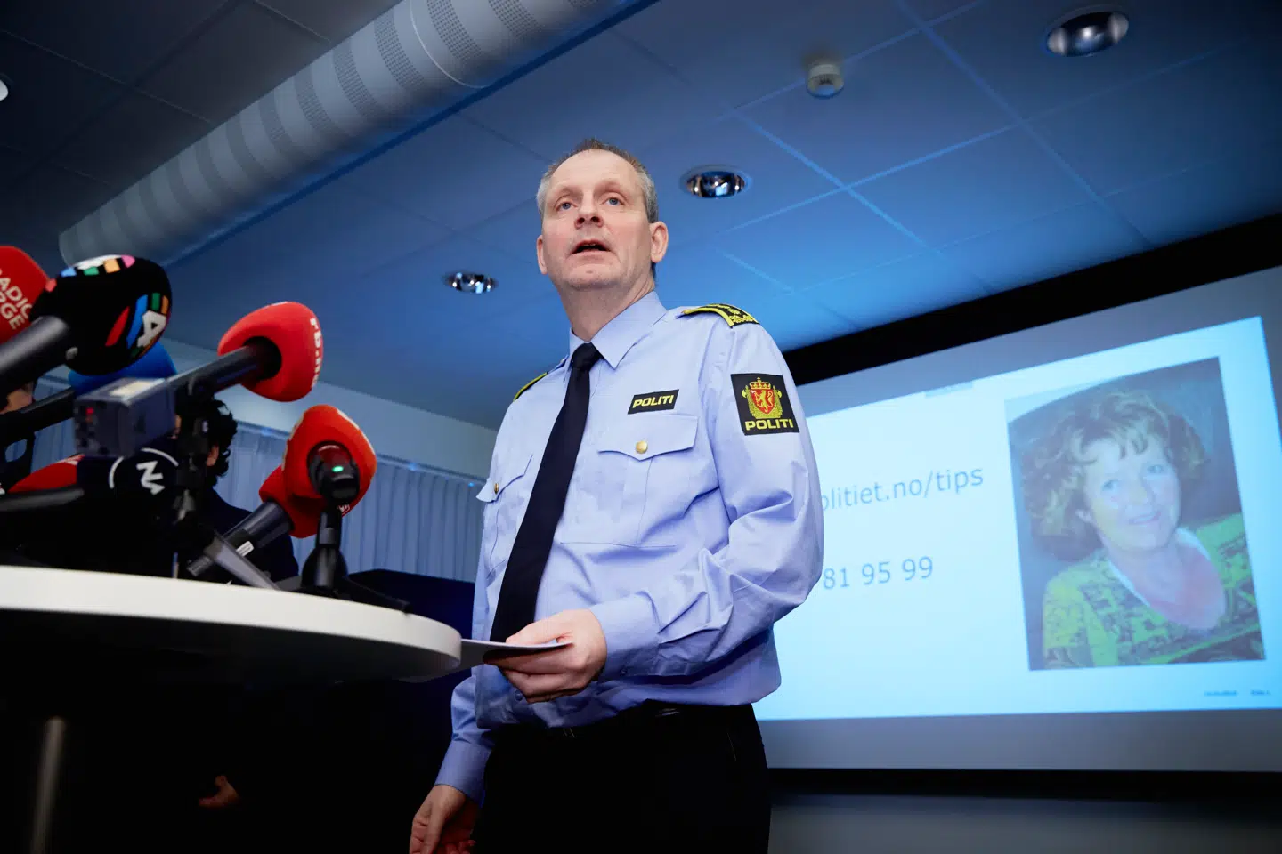 Mere end 100 tips har poltiet modtaget det seneste døgn, fortæller poltitiinspektør Tommy Brøske på pressemødet.
