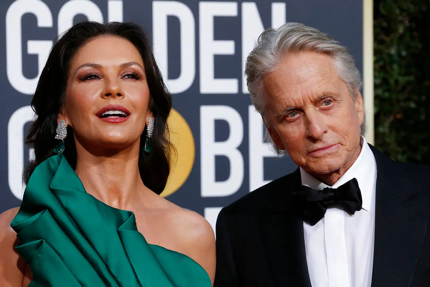 Catherine Zeta (49 år) og Michael Douglas (74 år) på den røde løber. Et vaskeægte såkaldt powerpar. De er begge filmstjerner. Og de er gift med hinanden.