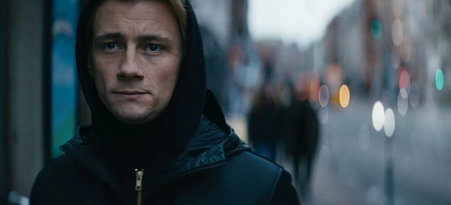 Esben Smed som Nicky i Bedrag.