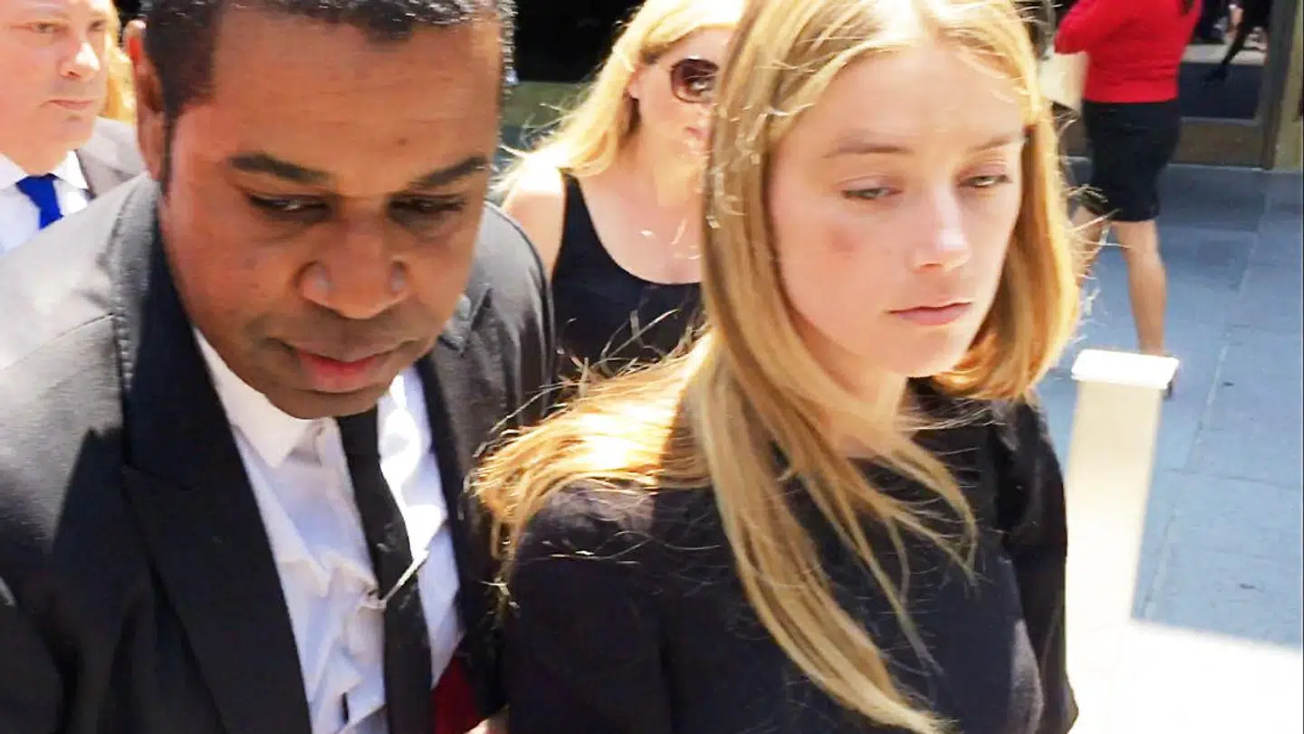 Her ses Amber Heard på vej til Højesteretten i Los Angeles, Californien, i 2016, efter hun fik udstedt et polititilhold mod Johnny Depp.
