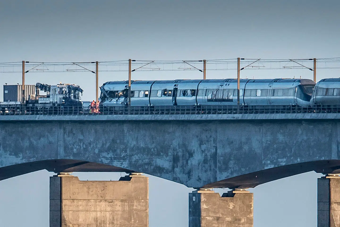 Togulykke ved Storebæltsbroen onsdag den 2. januar 2019. Seks mennesker har mistet livet i en togulykke på Storebæltsbroen onsdag morgen. 16 personer er blevet kvæstet. Det meddeler Fyns Politi, der dermed bekræfter tidligere oplysning om dræbte fra DSB.. (Foto: Mads Claus Rasmussen/Ritzau Scanpix)