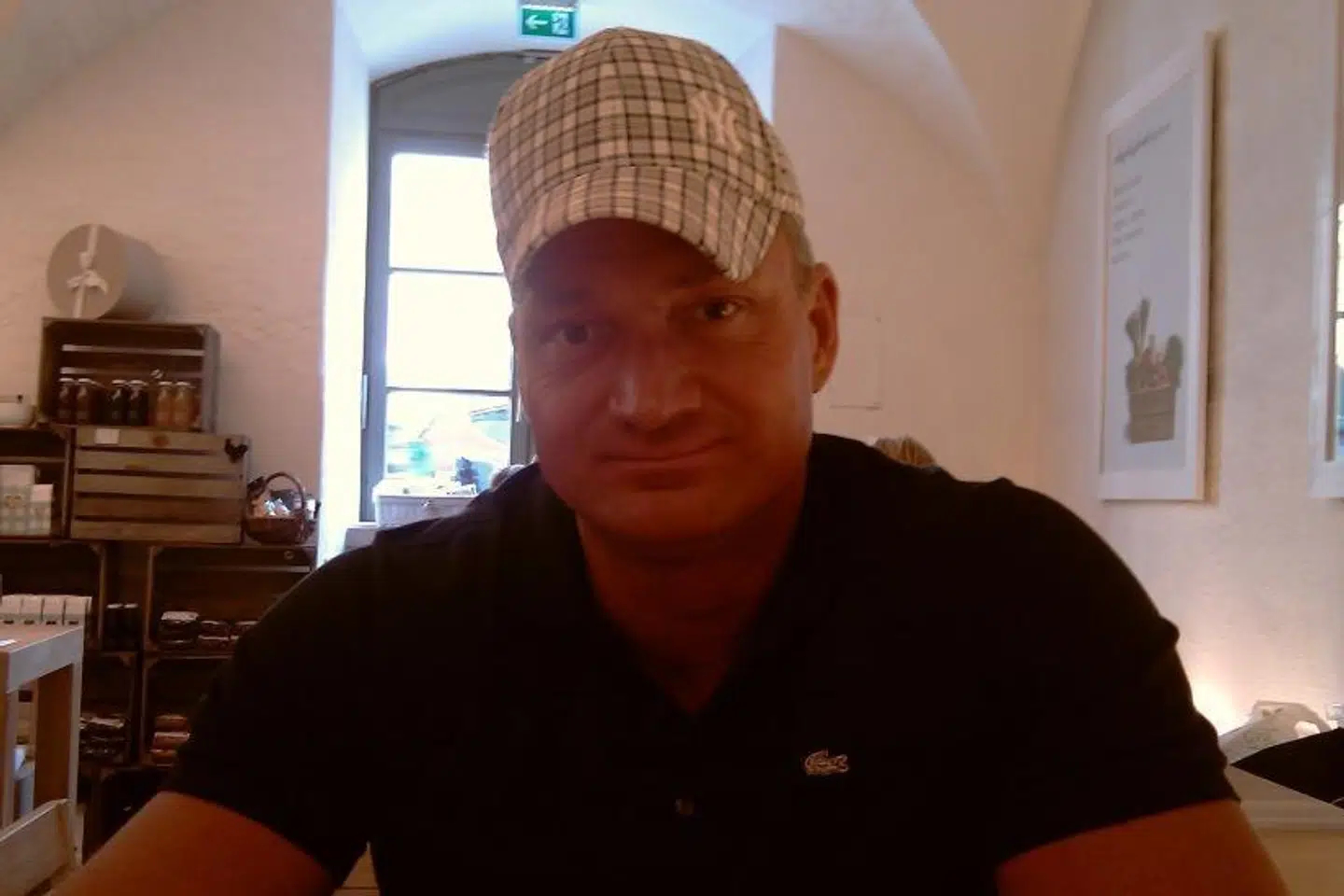 Philip Holst-Cappelen har skiftet navn mange gange. Oprindeligt hed han Andre Simjak, skiftede navn til Andre Christian Wilhelmsen, derefter til Philip Sigval Bergersen og til sidst til Philip Holst-Cappelen.