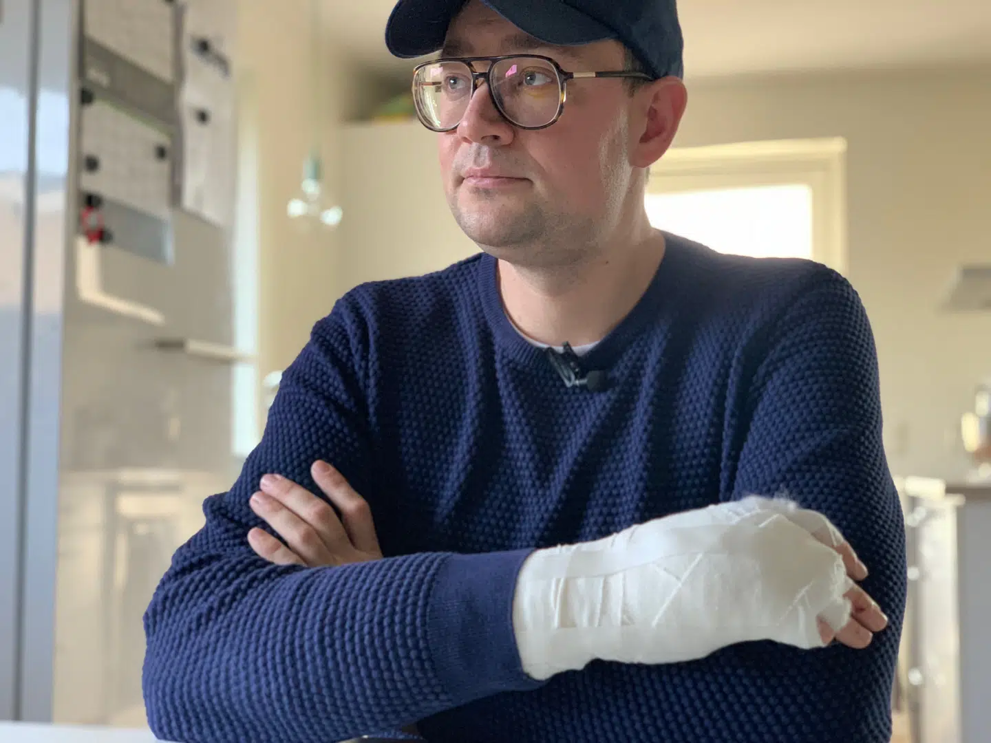 Jonas brækkede hånden under togulykken på Storebæltsbroen onsdag morgen.