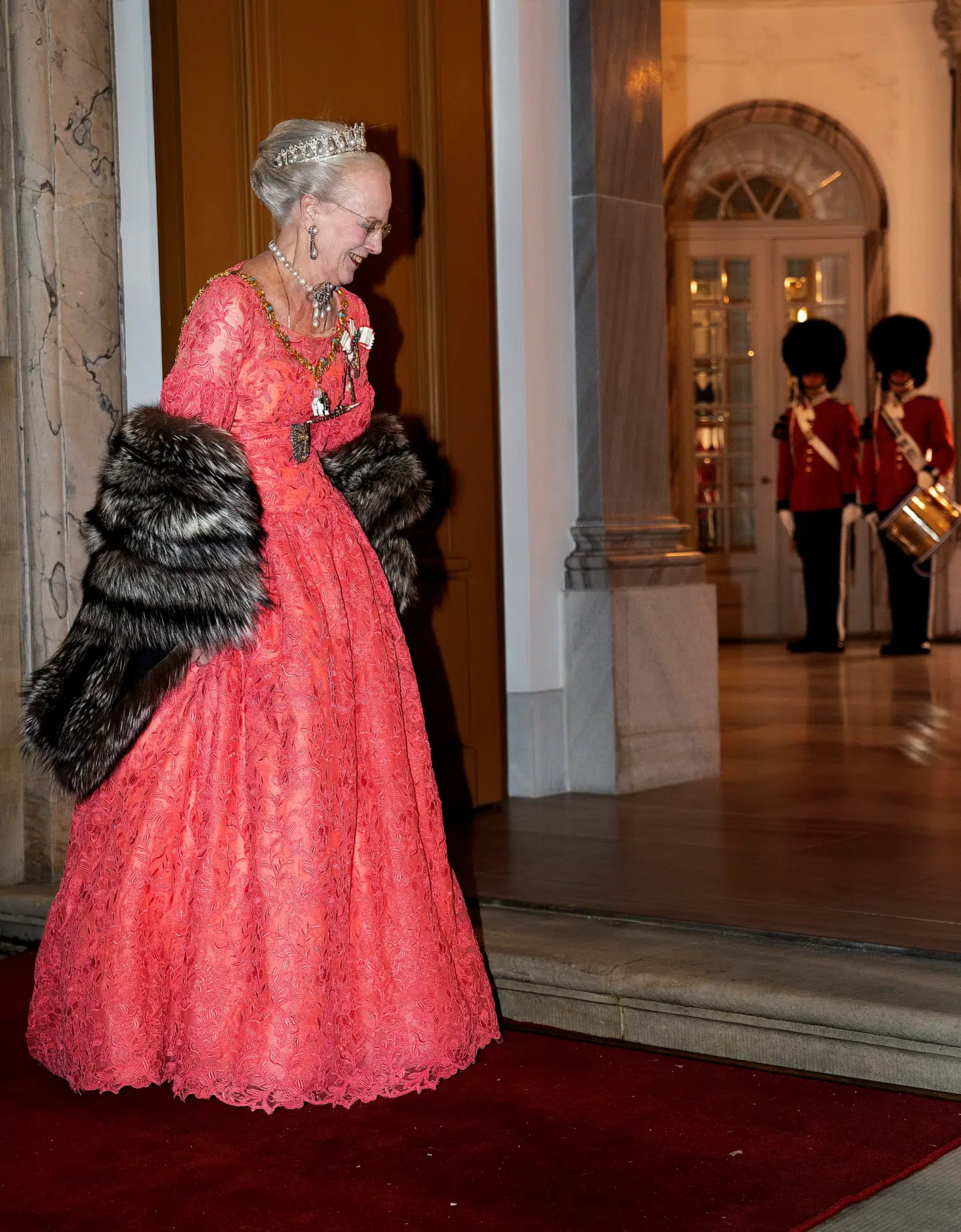 Dronning Margrethe var i en koralrød kjole, som er årets farve. (Foto: Keld Navntoft/Ritzau Scanpix)