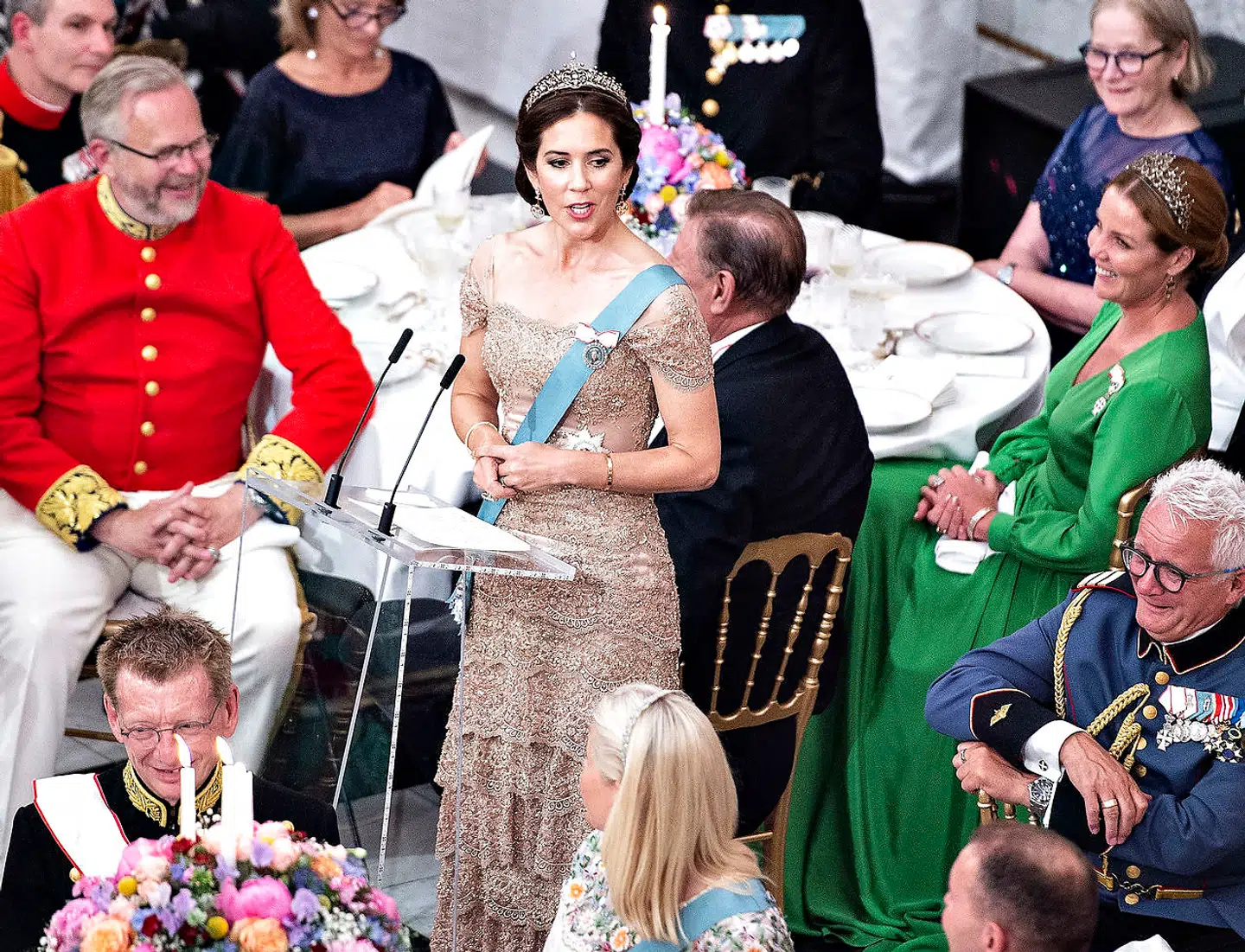 Kronprinsesse Mary holder tale til kronprins Frederik ved gallataffel på Christiansborg Slot i anledning af kronprinsens 50-års fødselsdag. Talen har siden vundet hende en pris. (Foto: Henning Bagger/Ritzau Scanpix)