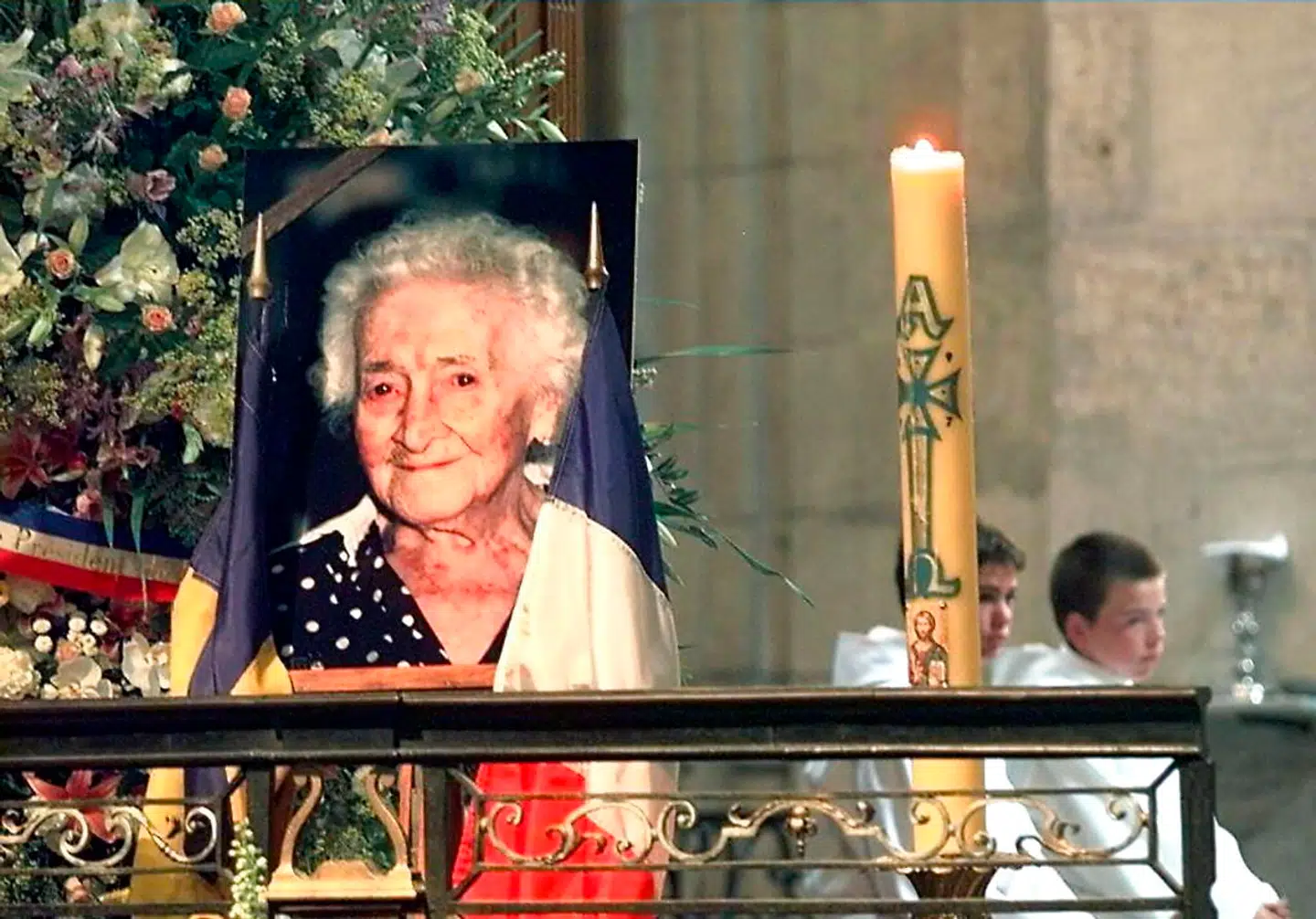 Jeanne Calments billede figurerer under en mindehøjtidelighed for hende i 1997. Kort forinden var hun død 122 år gammel. Men var hun virkelig så gammel? Nej, mener russiske forskere.