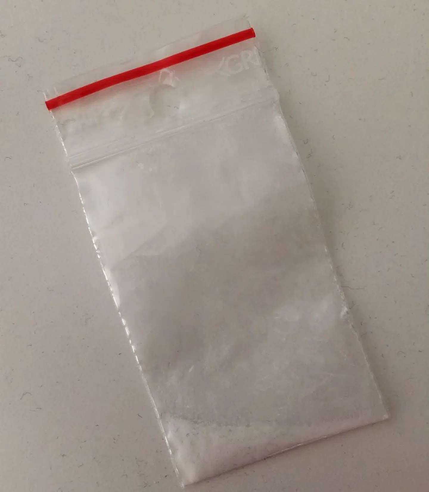 Små tomme poser med rester af kokain bliver til tider fundet på skolerne. Dog er det mest udstyr til hashrygning, som bakker til at mikse en joint på eller plastikrør til at gemme jointen i, der bliver fundet. Arkivfoto