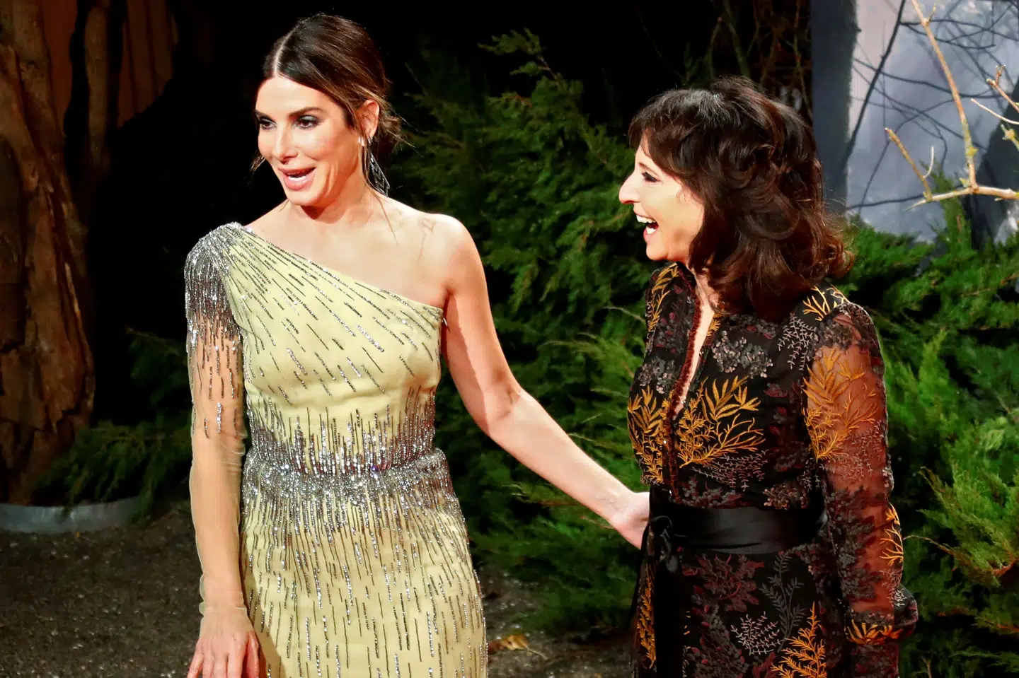 Susanne Bier (th.) har instrueret Netflix-filmen Bird Box, der blev udgivet 21. december. Sandra Bullock (tv.) spiller hovedrollen. Fabrizio Bensch/Reuters