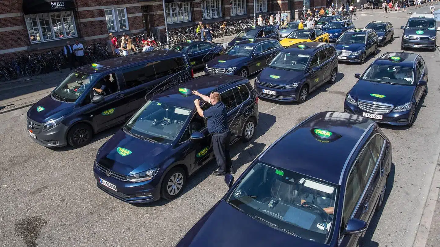 Arkivfoto. Taxi 4x27 og nu også TAXA 4x35 trækker i land og sænker deres nytårspriser.