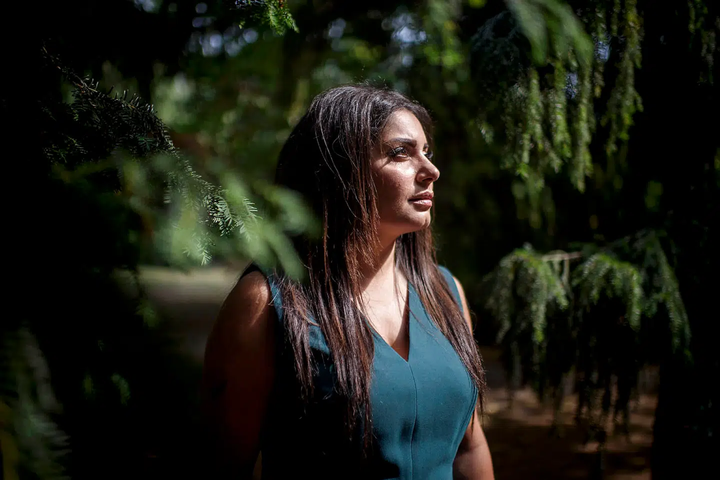 Anahita Malakian fotograferet på Nørrebro ved Assistens Kirkegård