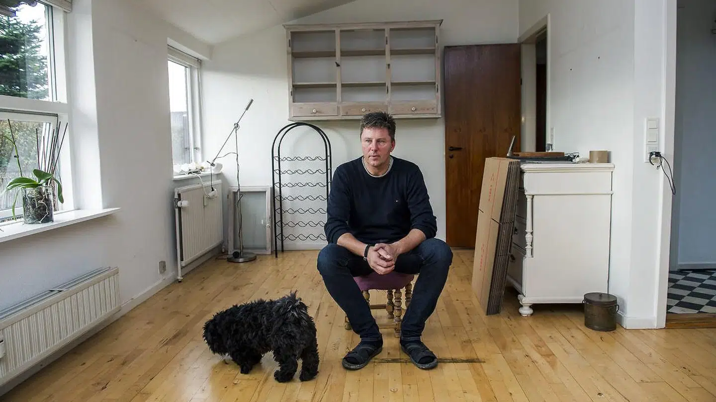 Minderne fra huset i Dianalund er blevet for meget for Kim Christensen, som nu har skilt sig af med størstedelen af sine ejendele, sagt lejemålet af huset op og lejet en ny lejlighed i Sorø.