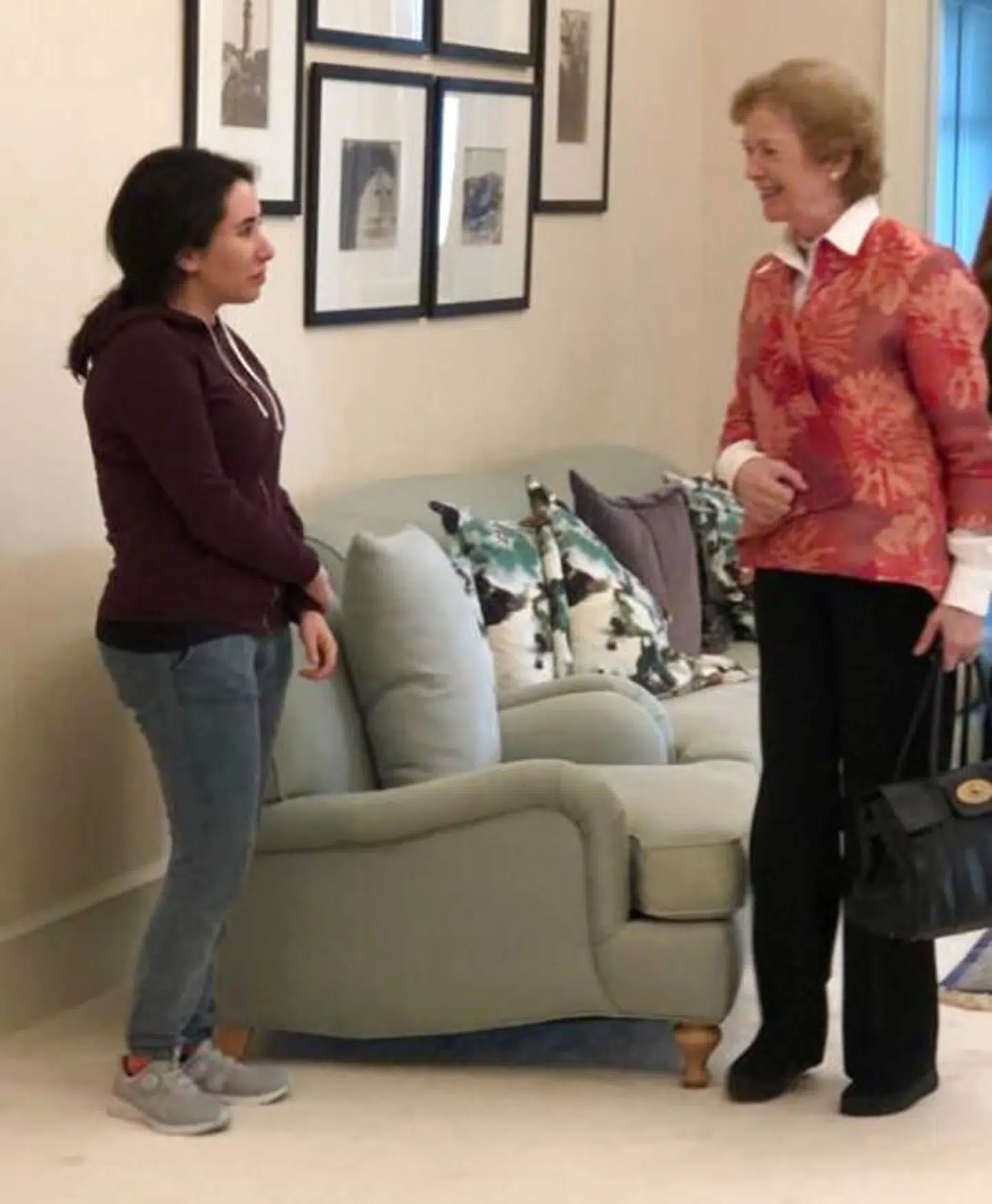 Prinsesse Sheikha Latifa bint Mohammed al-Maktoum med Mary Robinson i Dubai.