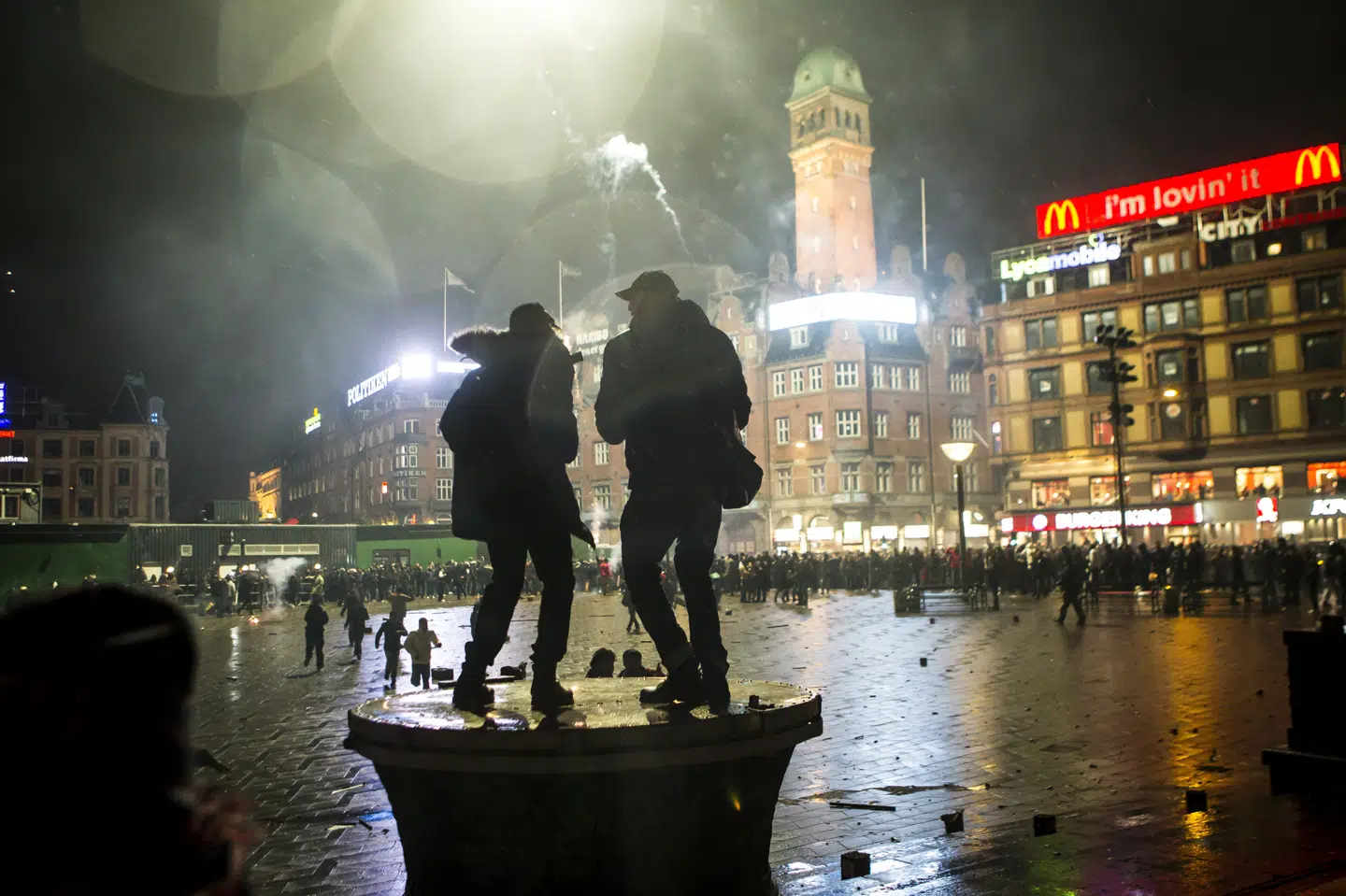 Socialdemokratiet vil gøre det lettere for kommuner at etablere zoner, hvor der ikke må skydes fyrværkeri af. Det sker, fordi der ifølge retsordfører Trine Bramsen tidligere er set eksempler på, at der er fyret skyts af mod eksempelvis et rådhus eller andre bygninger. (Arkivfoto). Jeppe Bjørn Vejlø/Ritzau Scanpix