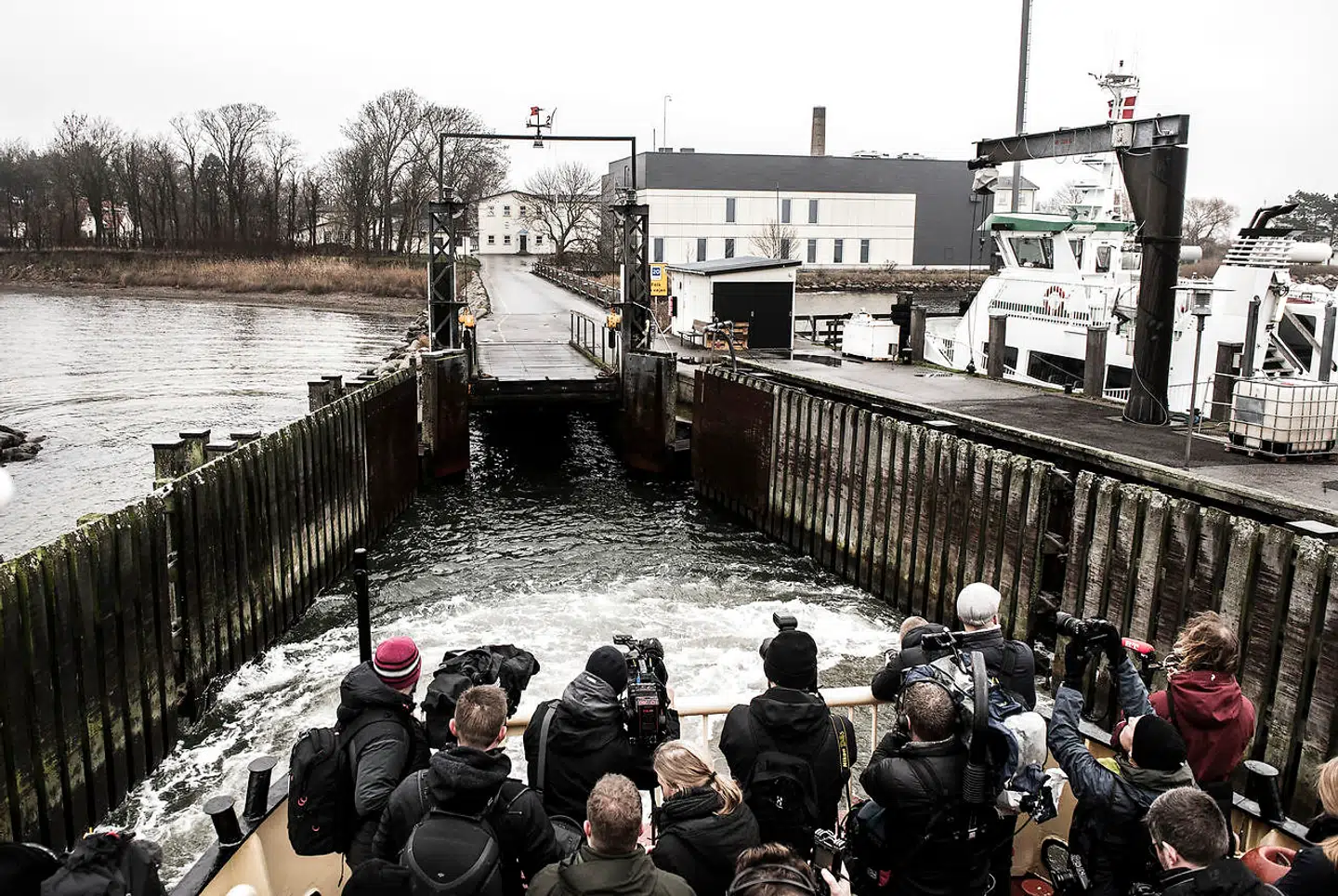 DTU Veterinærinstituttet har en afdeling for virusforskning på på Lindholm, da øen ligger så isoleret.