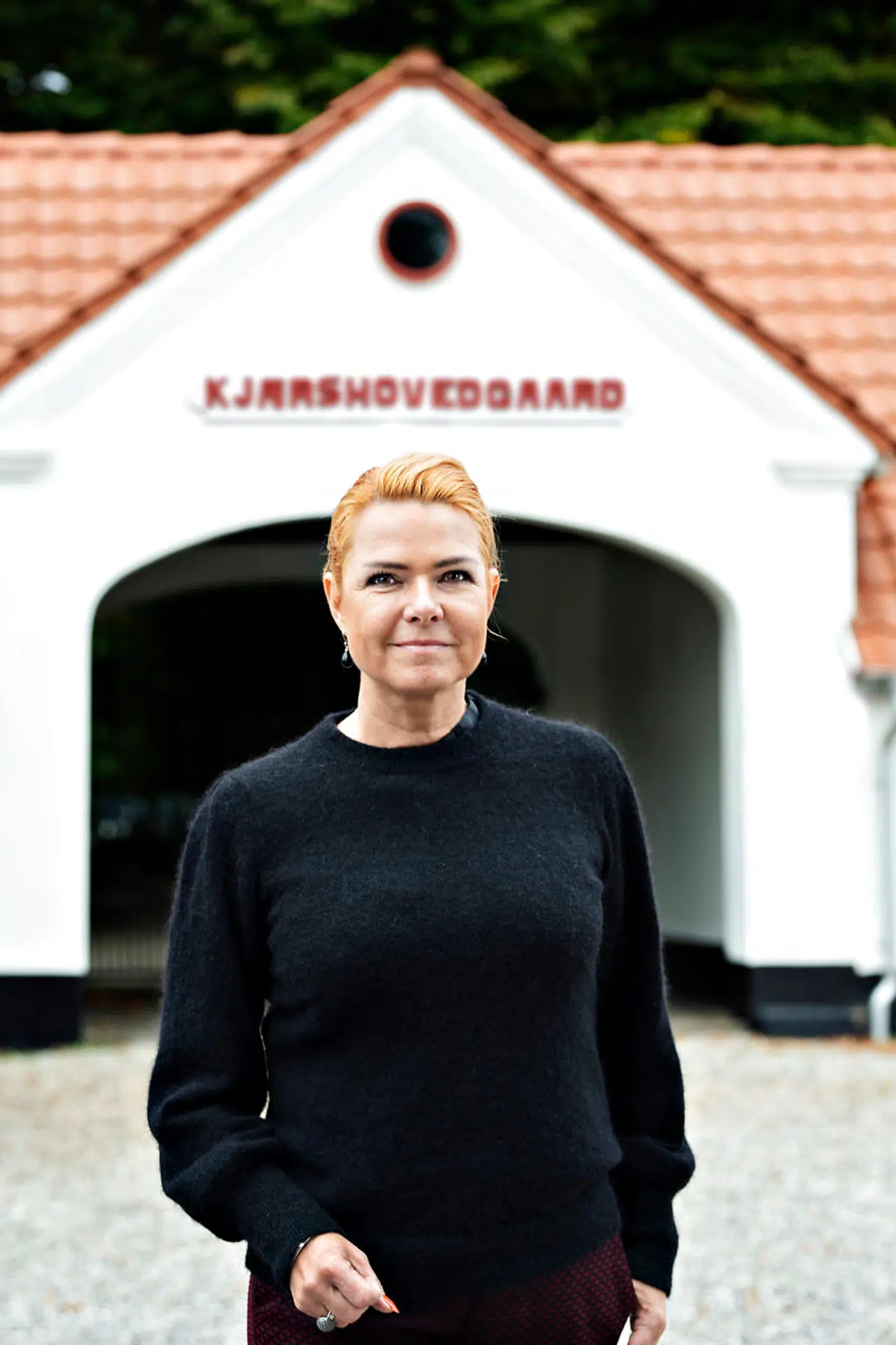 Udlændinge- og integrationsminister Inger Støjberg (V) foran Udrejsecenter Kærshovedgård.