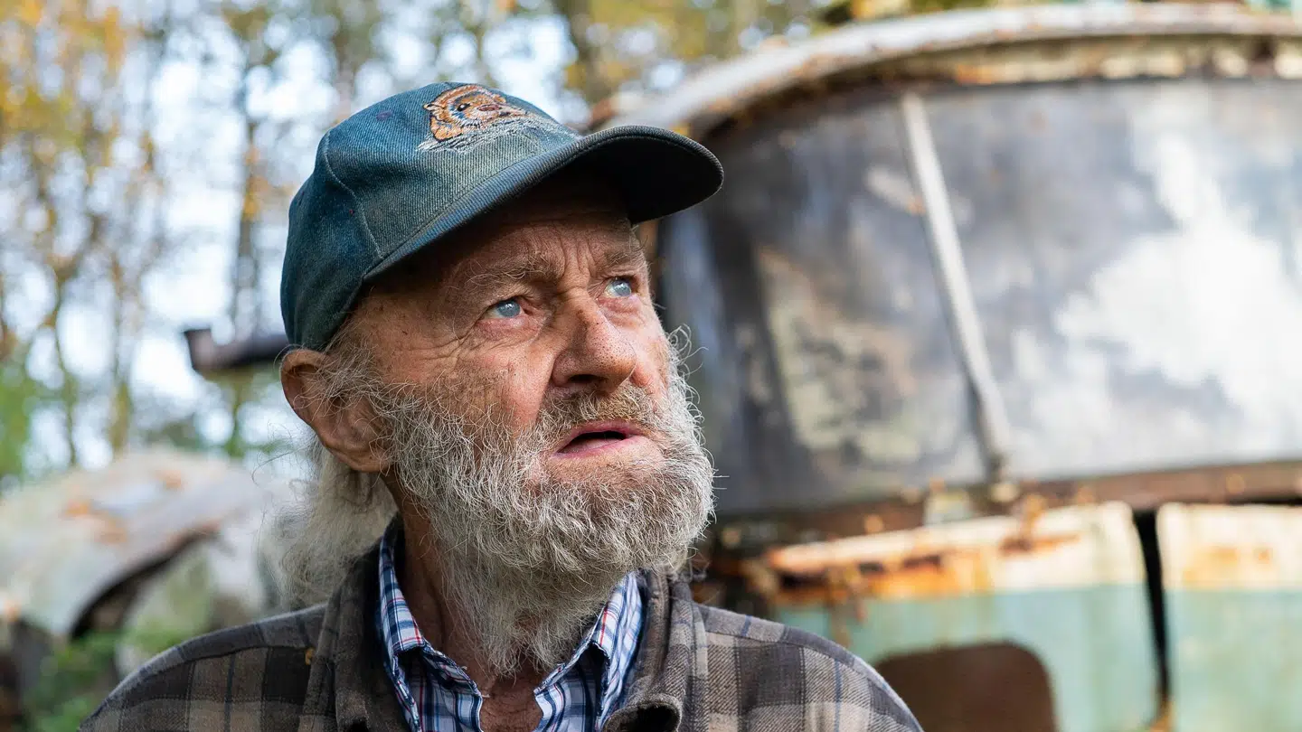 Guf lever i og af naturen langt væk fra det moderne samfund.