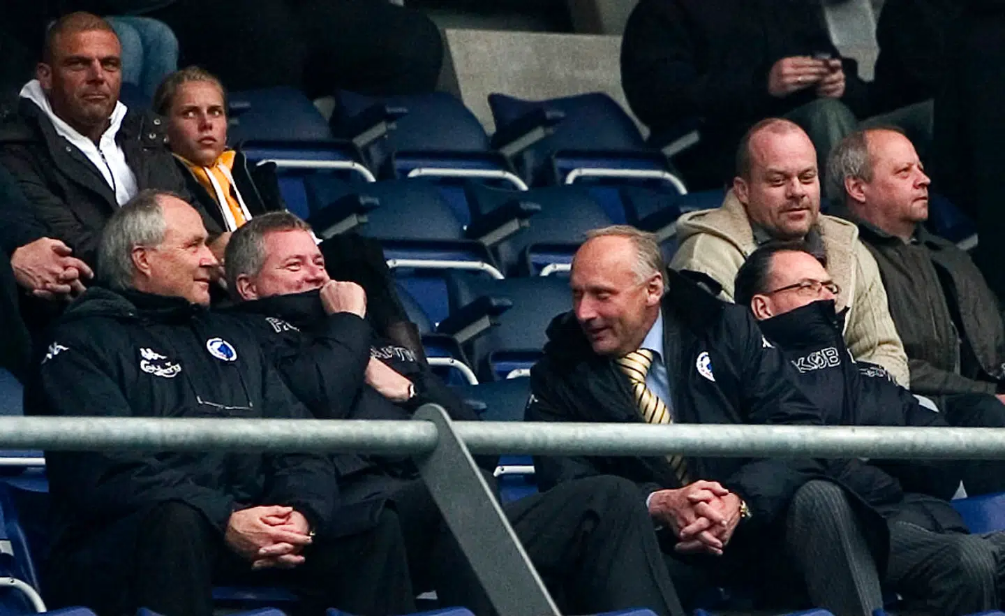 Flemming Østergaard og Niels-Christian Holmstrøm på tilskuerpladserne i Parken under en pokalkamp mellem FC København og Brøndby IF.