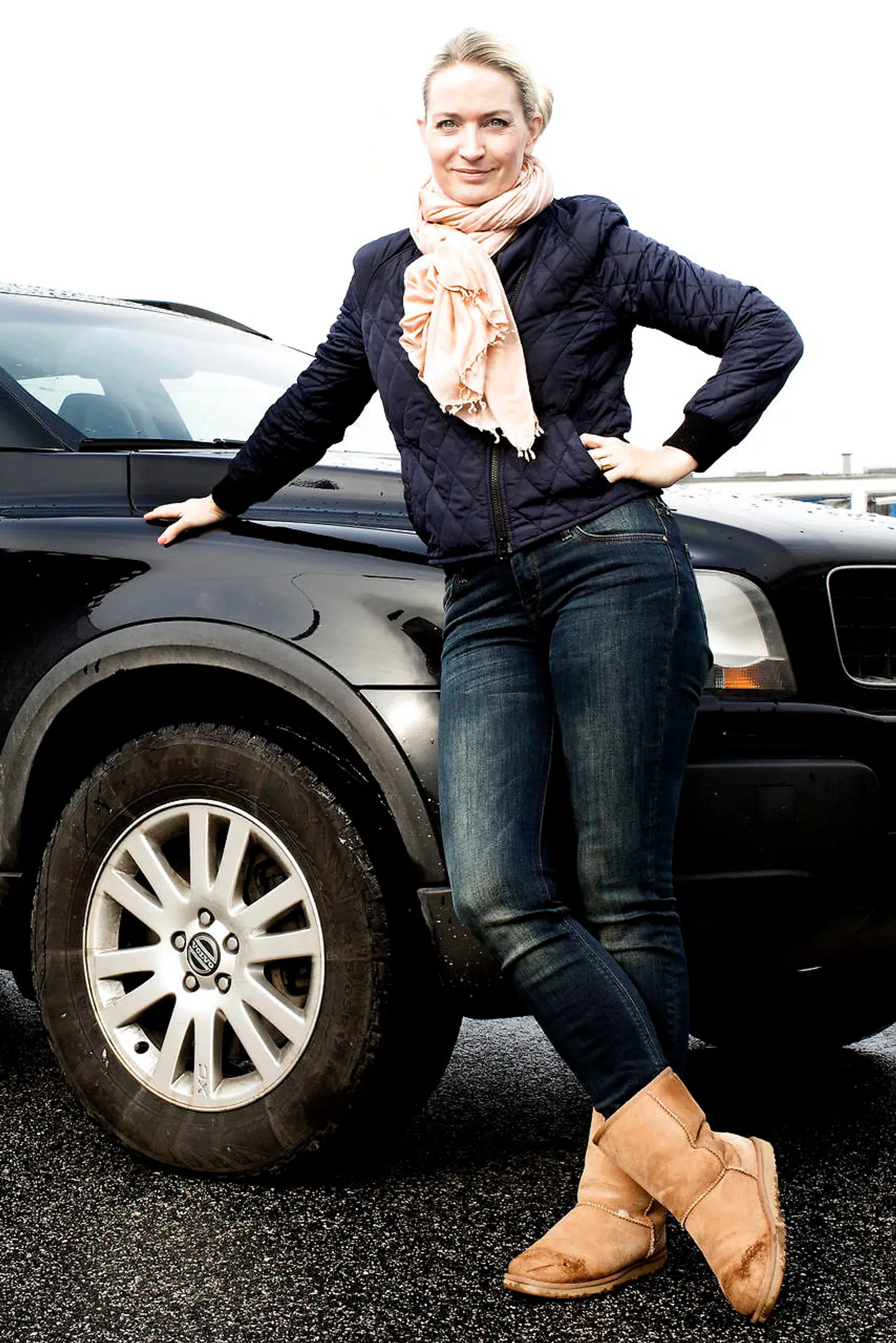 Annette Heick med sin volvo.