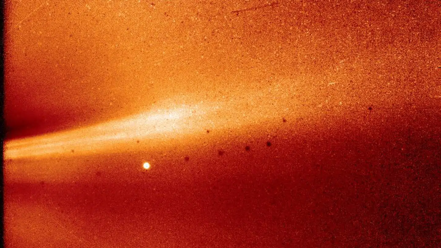 På billedet fra Parker Solar Probe kan man blandt andet se planeten Merkur som en hvid plet.