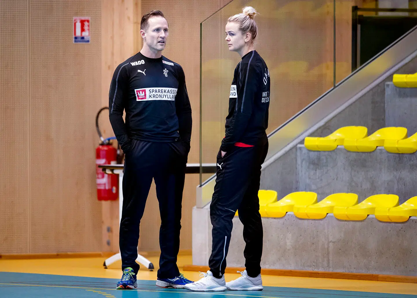 Stine Jørgensen og landstræner Klavs Bruun Jørgensen under træningen i Nantes, søndag den 9 december 2018.