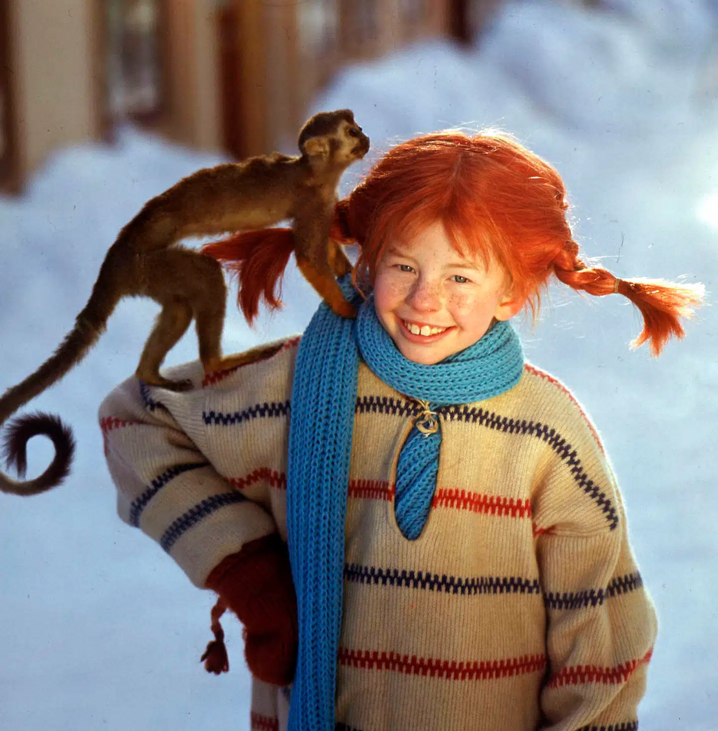 Inger Nilsson som Pippi Langstrømpe sammen med aben hr. Nilson.