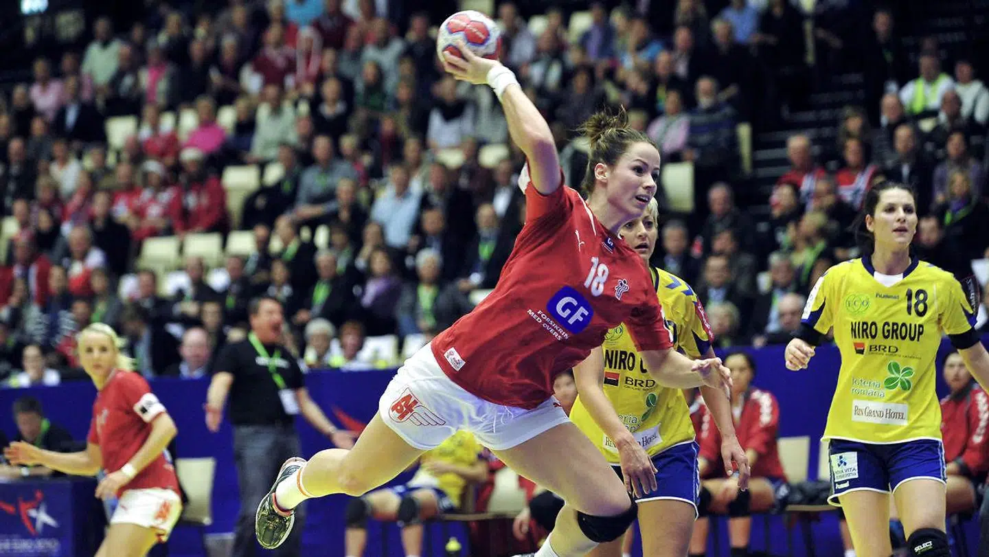Danish Kamilla Kristensen (C) scores against Romania during their 9th Women's Handball European Championships match for the bronze medal in MCH Arena of Herning on December 19, 2010. AFP PHOTO / ATTILA KISBENEDEK