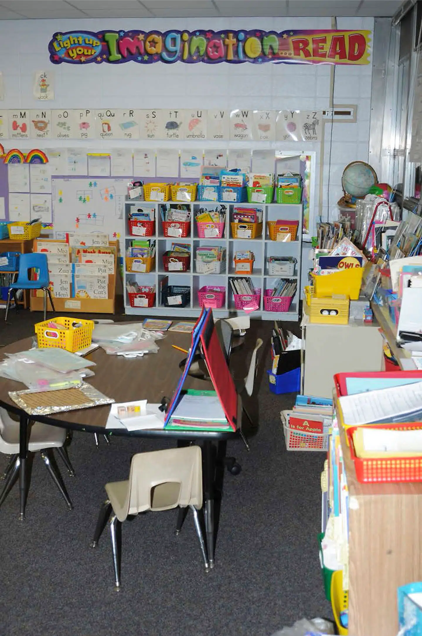 Et klasseværelse på Sandy Hook Elementary School in Newtown, Connecticut, som det så ud efter skyderiet.