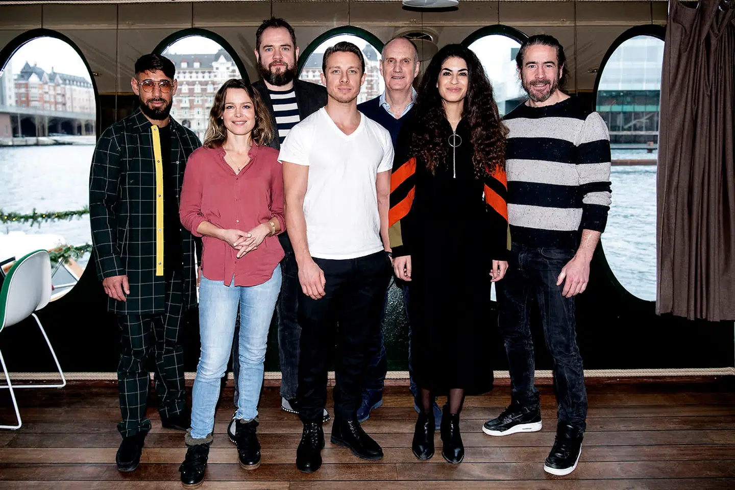 Ali Sivandi og Helle Fargralid og Esben Dalgaard og Johannes Lassen og Søren Pilmark og Yasmin Mahmoud og Ola Rapace. Pressemøde i forbindelsen med tv-serien 'Gidseltagningen', 2. sæson.