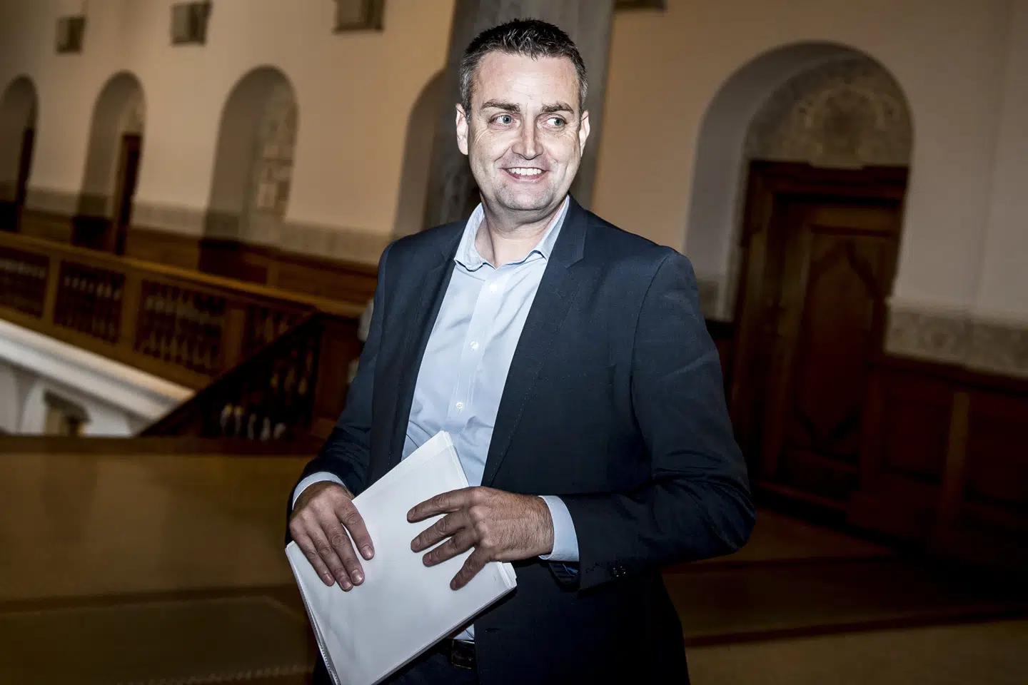 Beskæftigelsesordfører Leif Lahn Jensen (S) kritiserer regeringen og Dansk Folkeparti for dårligt politisk håndværk i sagen om øget opholdskrav for retten til dagpenge. Mads Claus Rasmussen/Ritzau Scanpix
