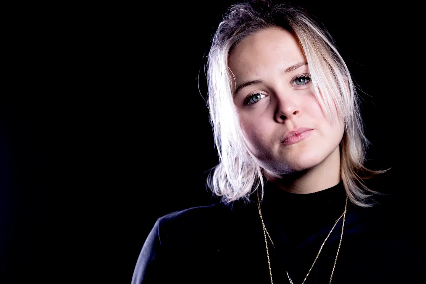 Anine-Petrea Lindvig spiller hovedrollen i den store TV2-satsning Håbet. Anine-Petrea, der er datter af TV-vært og forfatter Pernille Aalund og billedkunstner Thomas Lindvig, har gået med en skuespillerdrøm i maven siden hun var helt lille, og har med TV2s miniserie fået sin debut.