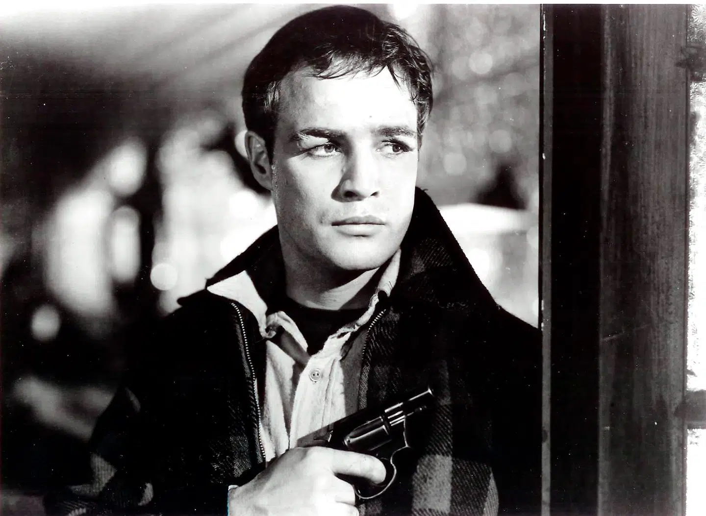 Marlon Brando i filmen The Waterfront fra 1954. Han vandt en oscar for sin præstation. Statuetten blev senere sat til salg, købt af finansmanden Jho Low og foræret til Leonardo Di Caprio.