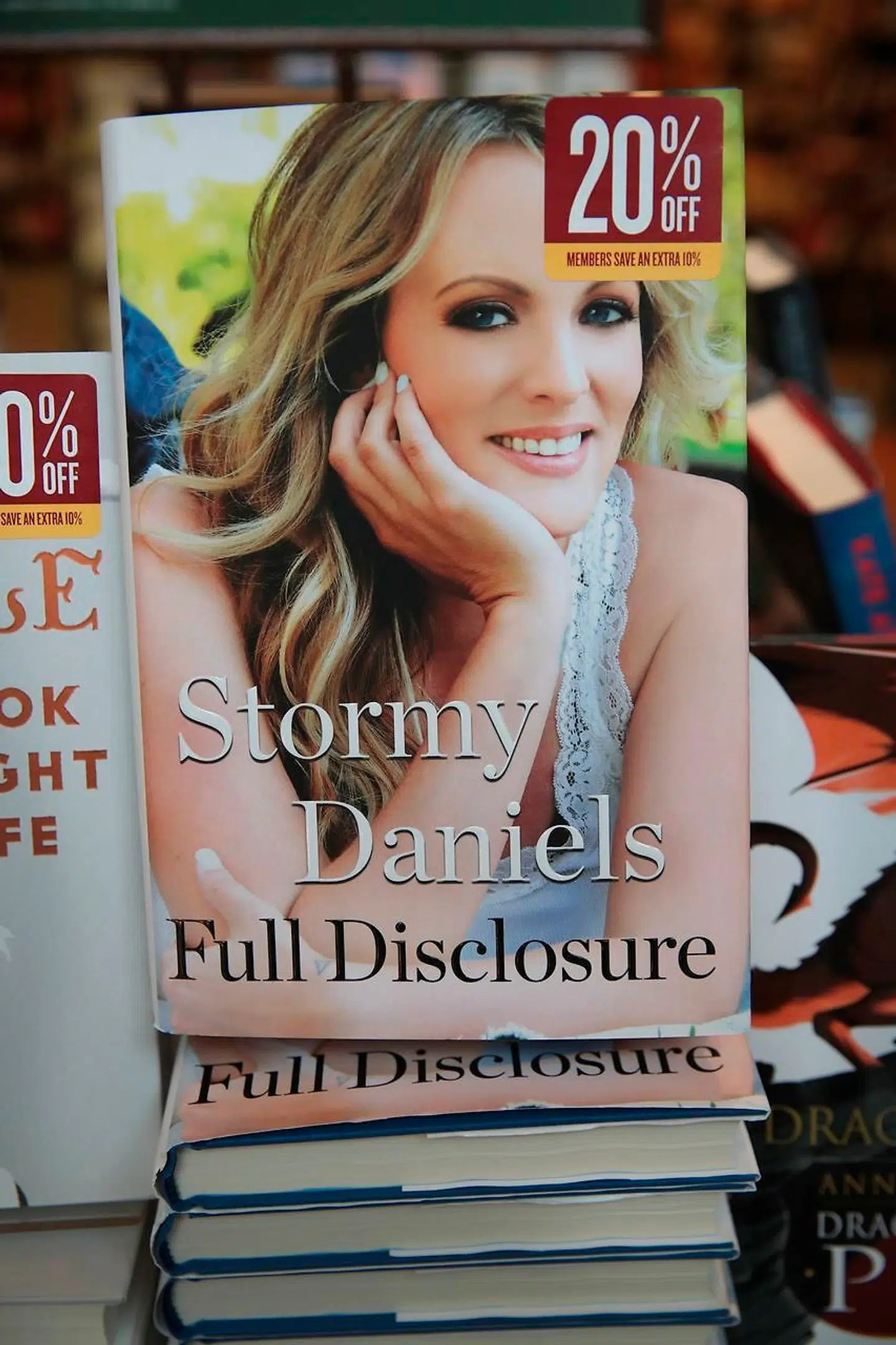 Stormy Daniels har skrevet en bog om sine påståede oplevelser med Donald Trump.
