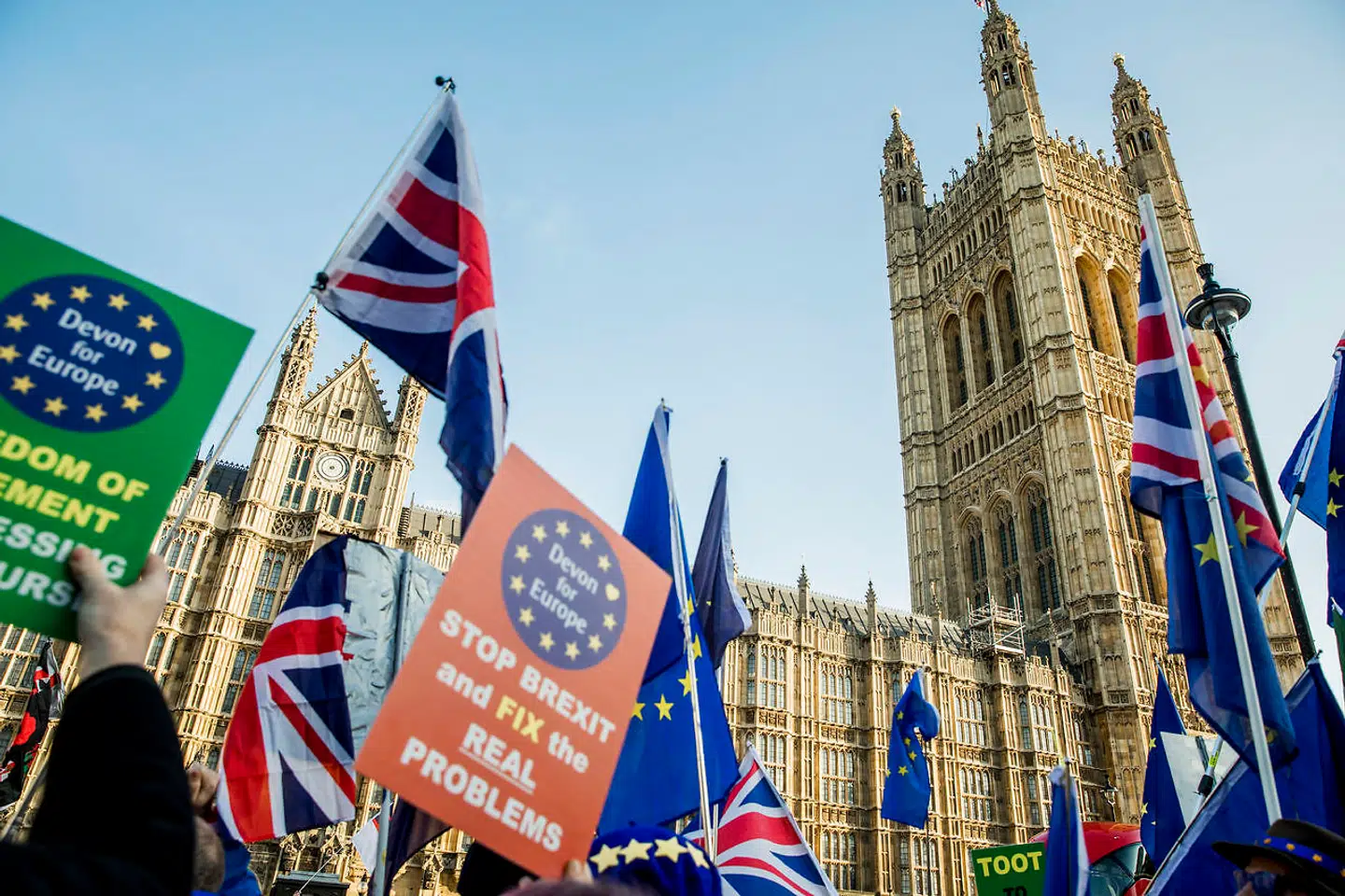 Brexit demonstrationer uden for parlamentet i London.