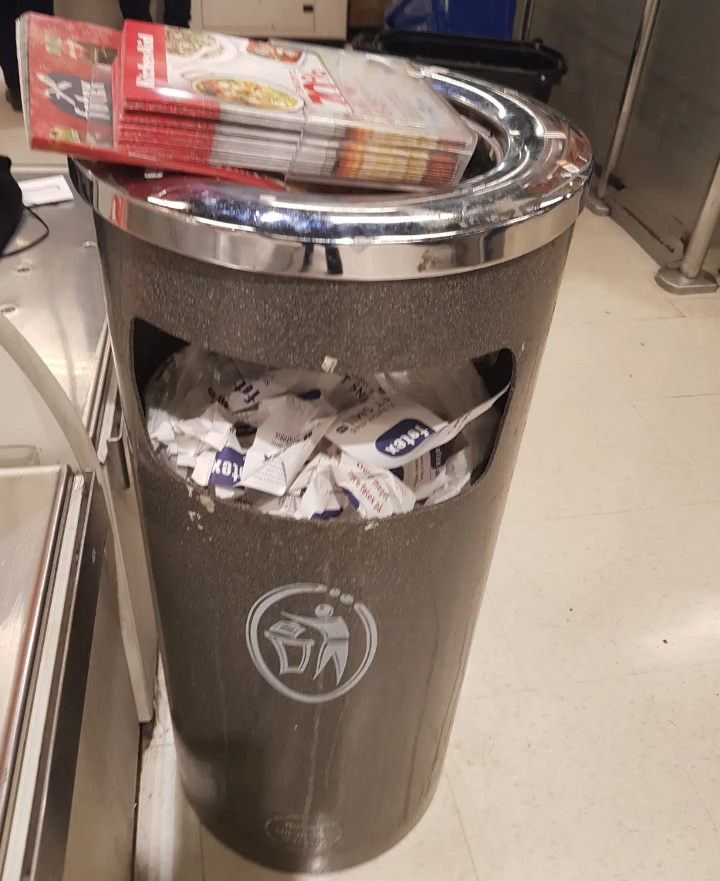 Kunder smider kvitteringer ud i hobetal i landets supermarkeder.