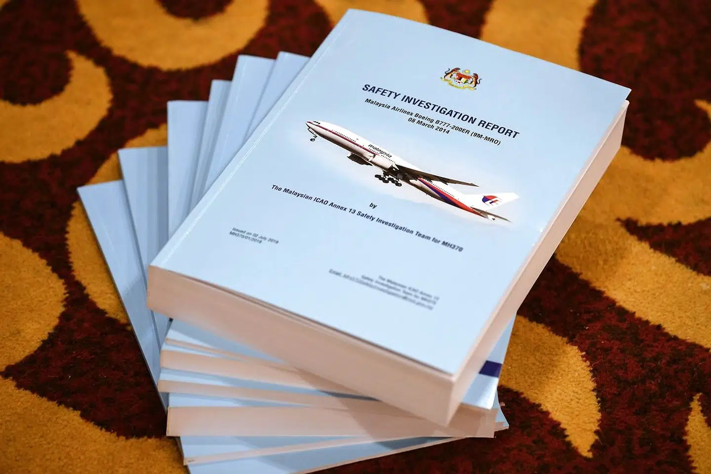 Her ligger kopier af den endelige rapport om MH370s forsvinden i Putrajaya uden for Kuala Lumpur.