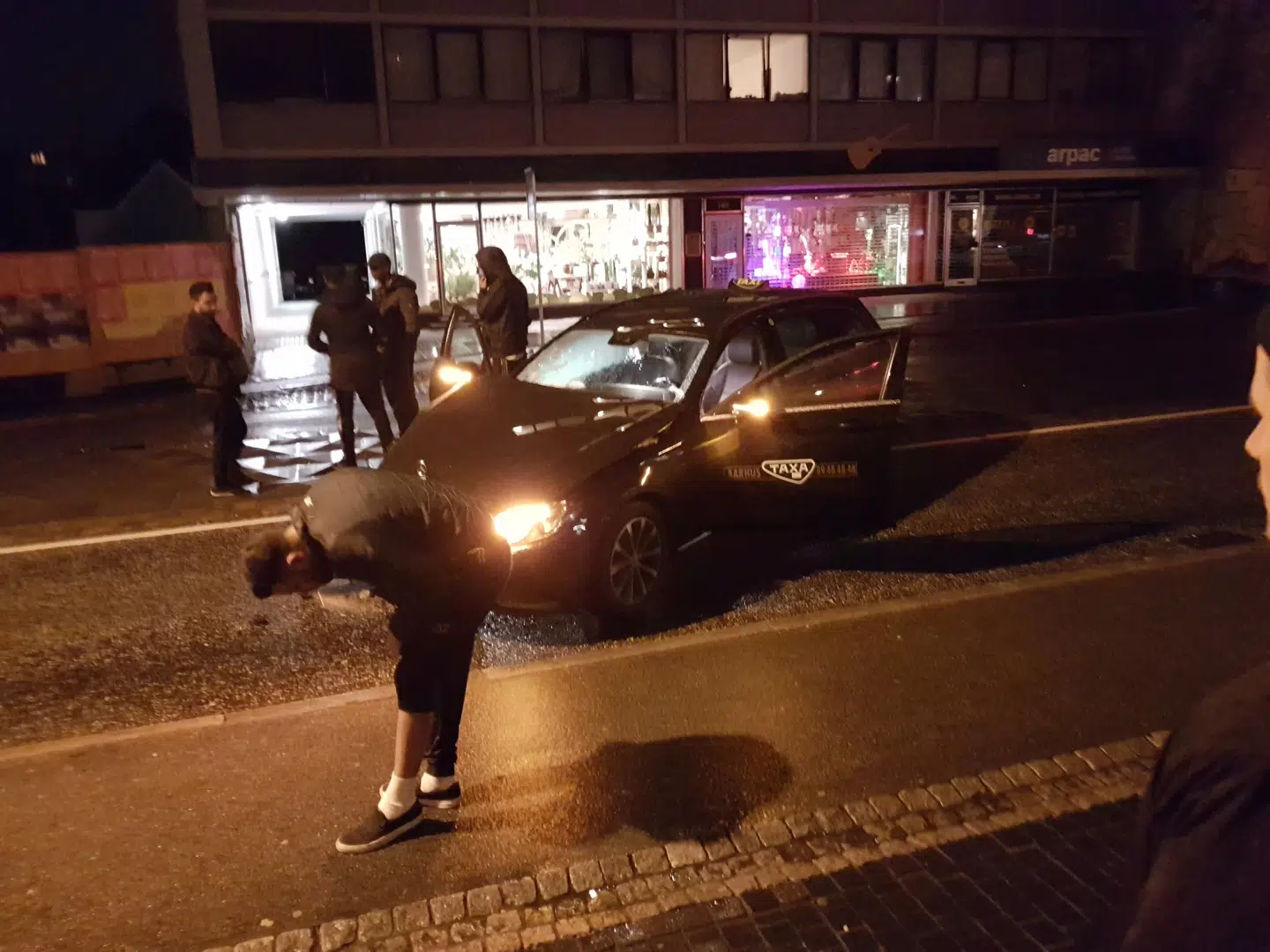 Efter sammenstødet gik alle fra ulykken uden alvorlige skader.