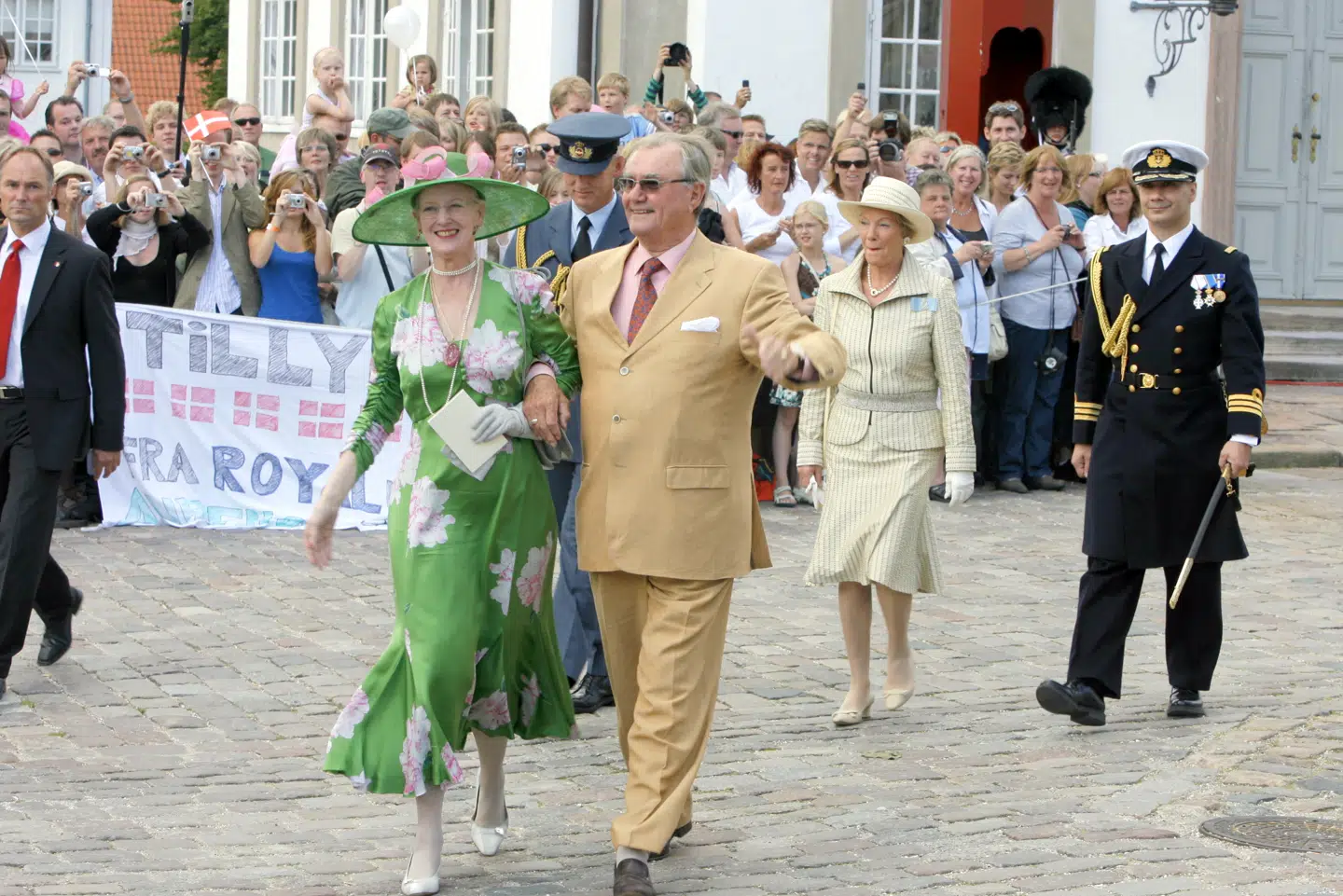 Dronningen og Prinsgemalen til prinsesse Isabellas barnedåb i 2007.