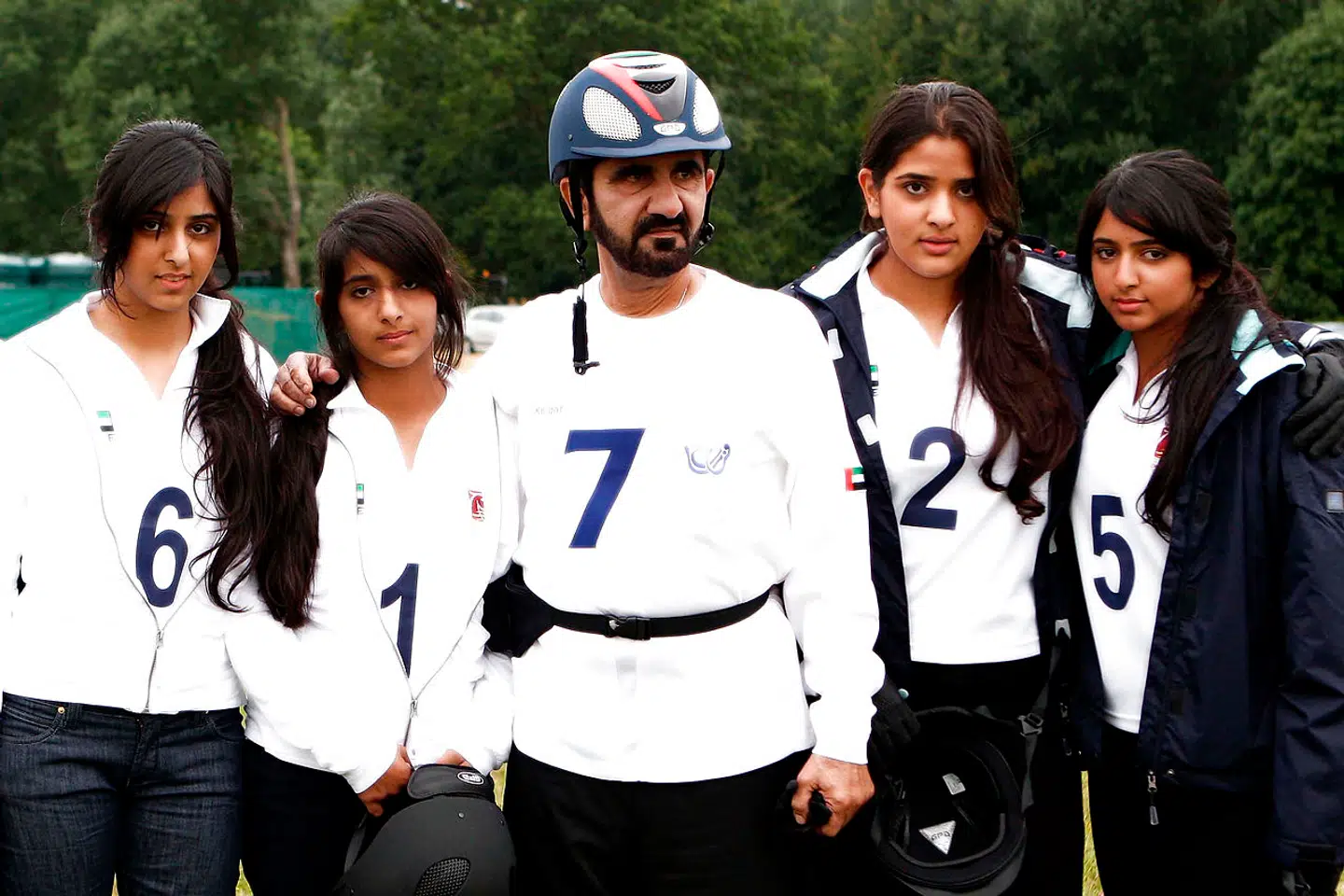 Arkivfoto fra 2008. Sheikh Mohammed bin Rashed al-Maktoum sammen med flere af sine døtre. Sheikha Latifa er nummer to fra højre.