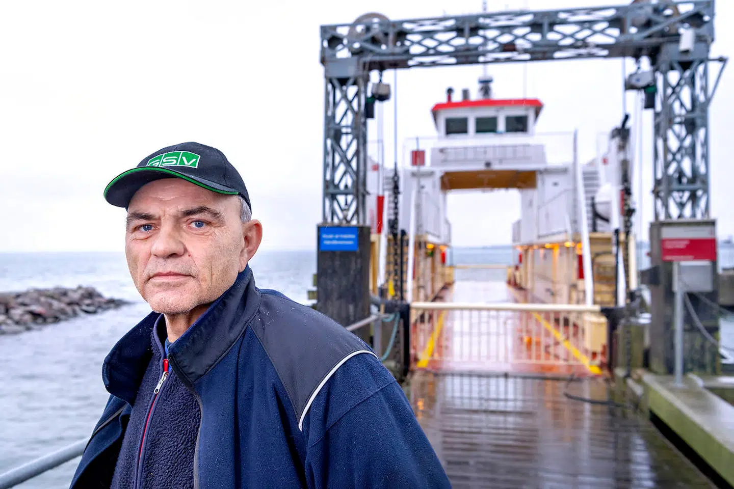 Beboerne i Kalvehave fortæller om deres tanker om at den lille ø Lindholm skal omdannes til udrejsecenter for kriminelle flygtninge. Her er det overfartsleder Jan Rængaard.