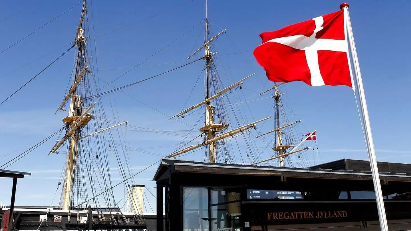 Fregatten Jylland fyrer sin direktør, Lars H. Olsen. I stedet fortsætter han som konsulent for Fregatten Jylland.