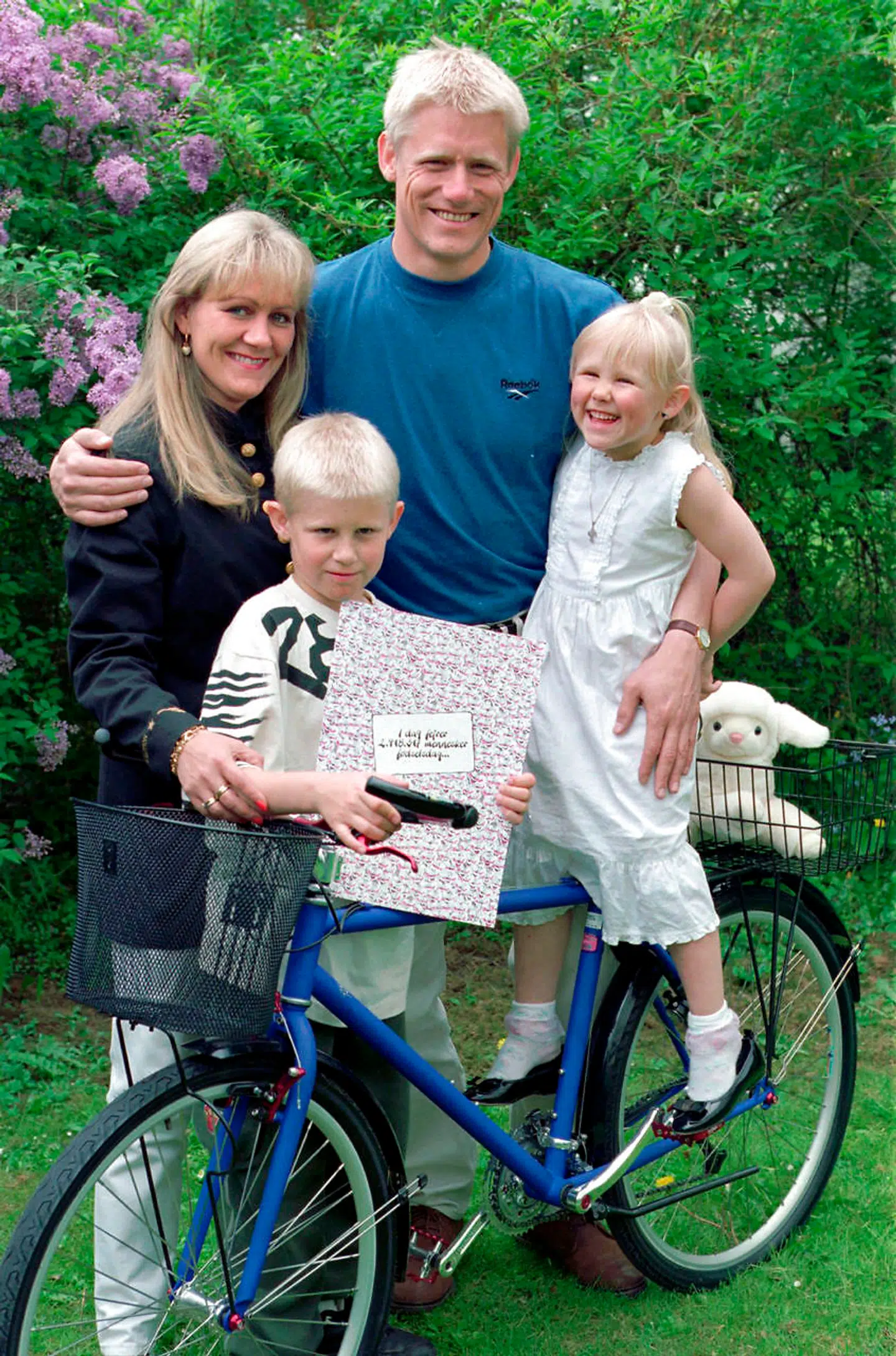 Her ses Cecilie Schmeichel med familie i 1996.