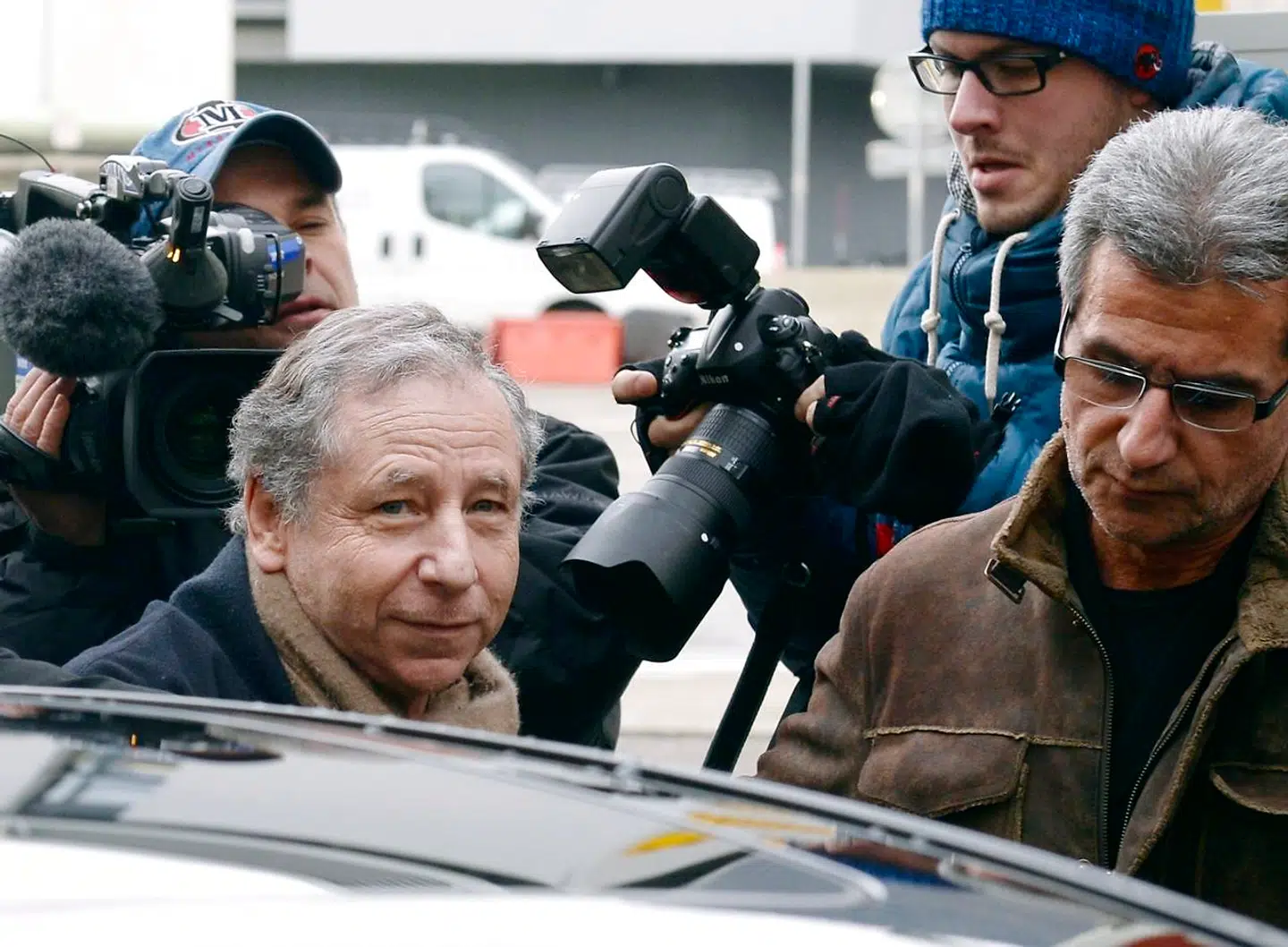 Jean Todt var Michael Schumachers chef hos Ferrari. Nu besøger han Schumacher mindst et par gange om måneden.