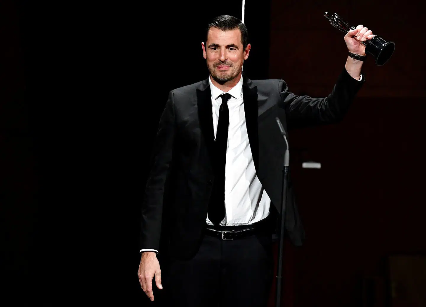 Claes Bang vandt prisen for bedste mandlige hovedrolle for sin præstation i The Square bed European Film Awards.