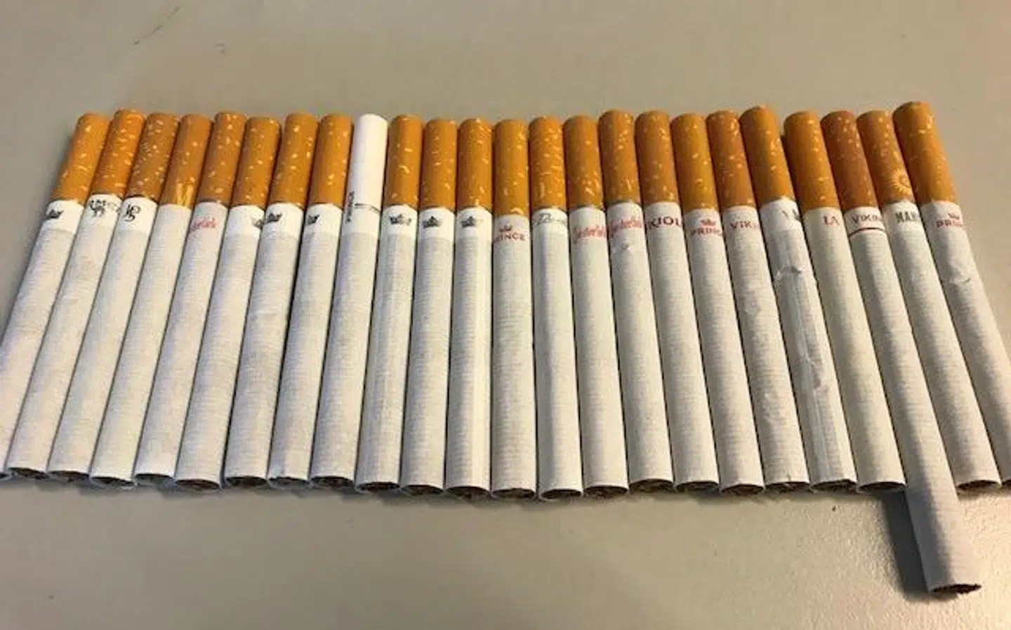 Det var meget forskelligt, hvilket cigaretmærke B.T. fik udleveret, da vi spurgte efter en enkelt cigaret i Københavnske kiosker, men prisen var nogenlunde den samme. Alle steder kostede en cigaret enten tre eller fire kroner.