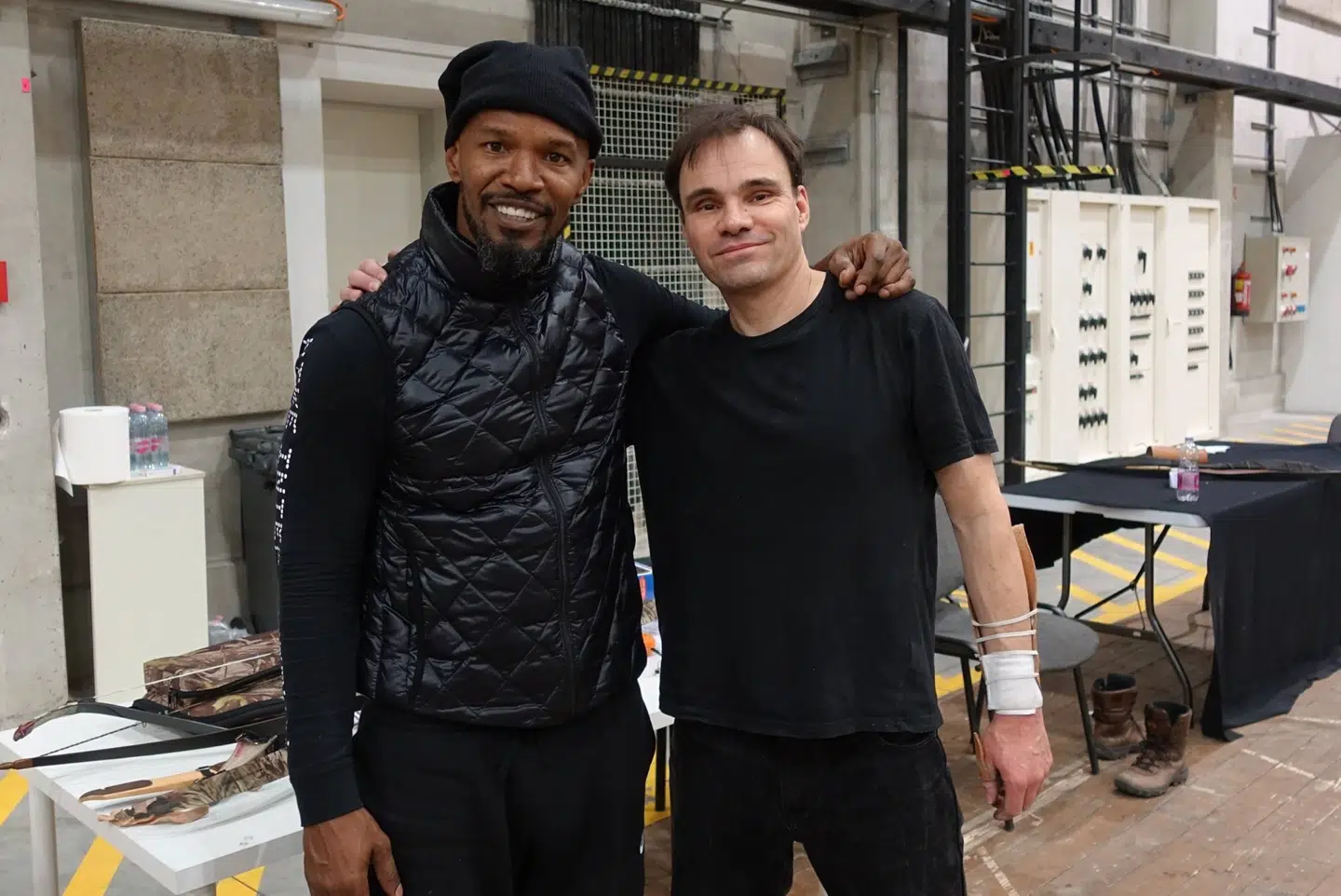 Lars Andersen sammen med Jamie Foxx, der spiller en alternativ Lille John i filmen.