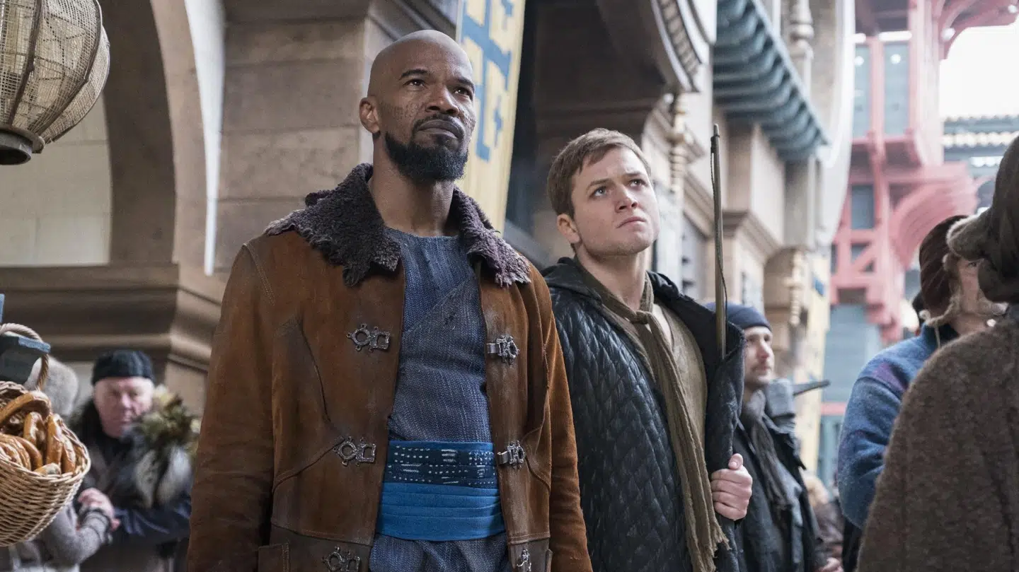 Jamie Foxx spiller en alternativ version af Lille John i filmen.