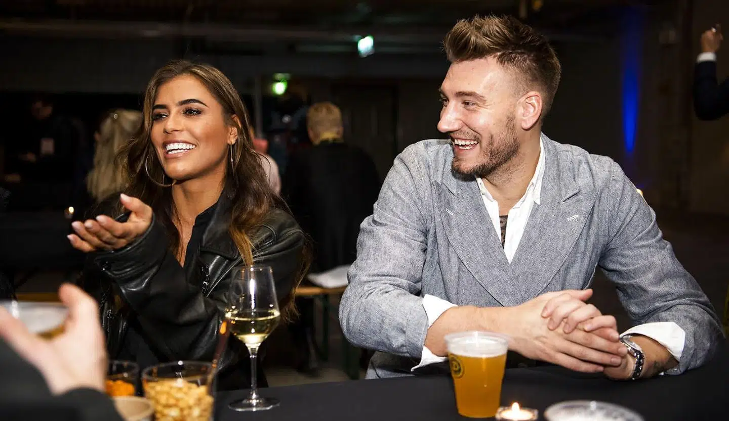 Nicklas Bendtner havde kæresten, Philine Roepstorff, med til guldfest.