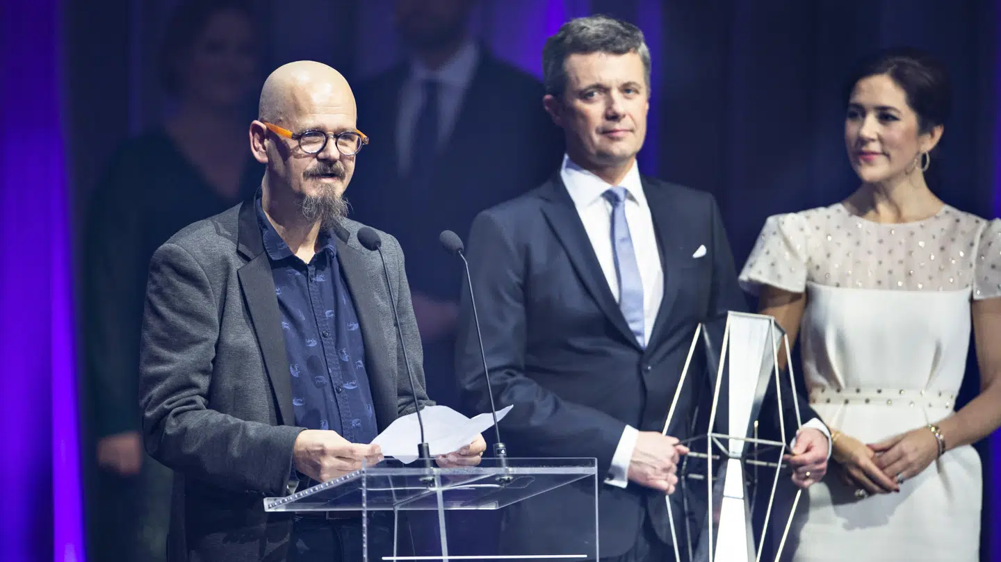 Sådan så det ud lørdag aften, da Kim Leine modtog prisen.